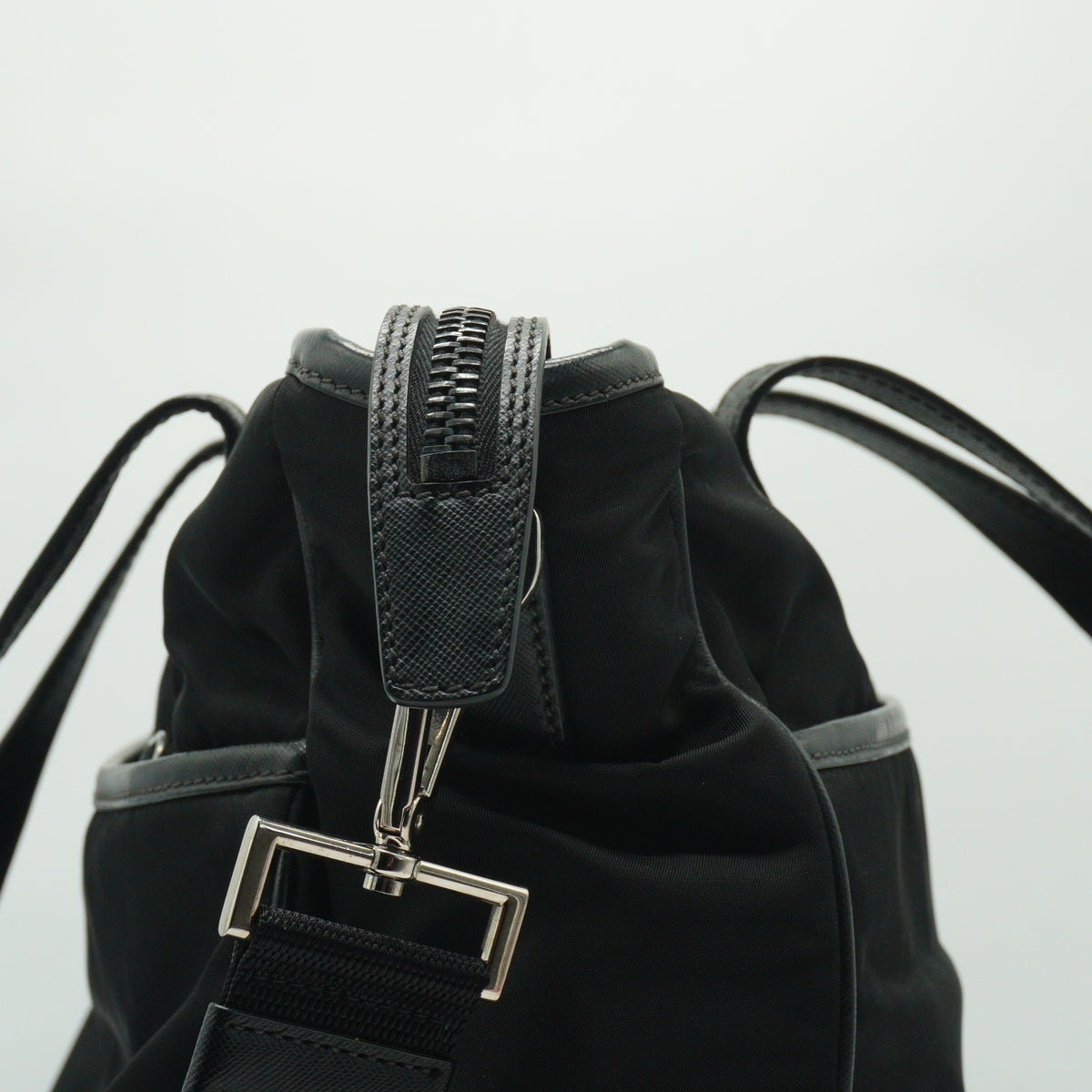 Louis Vuitton Beaubourg Messenger Bag MM GHW