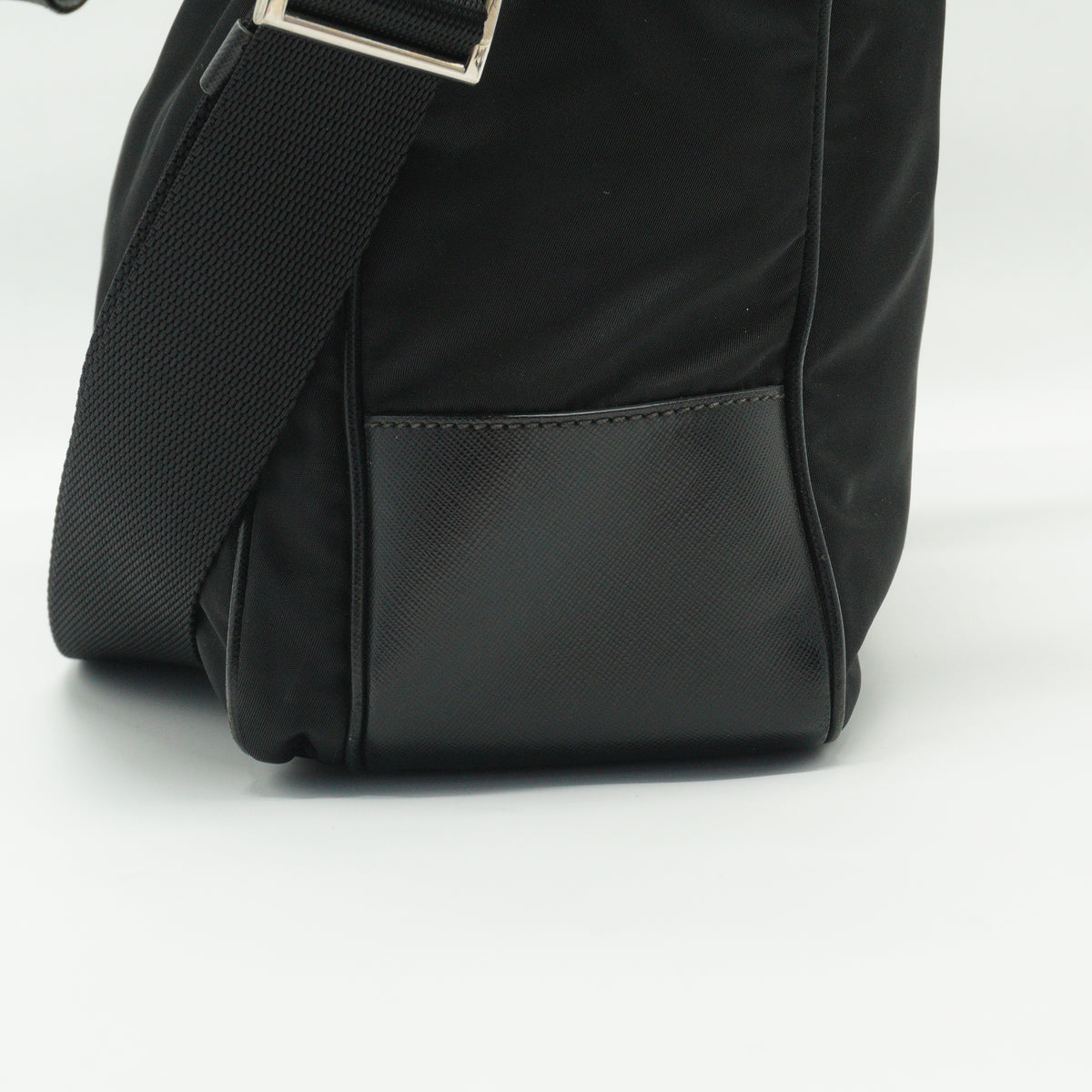 Louis Vuitton Beaubourg Messenger Bag MM GHW