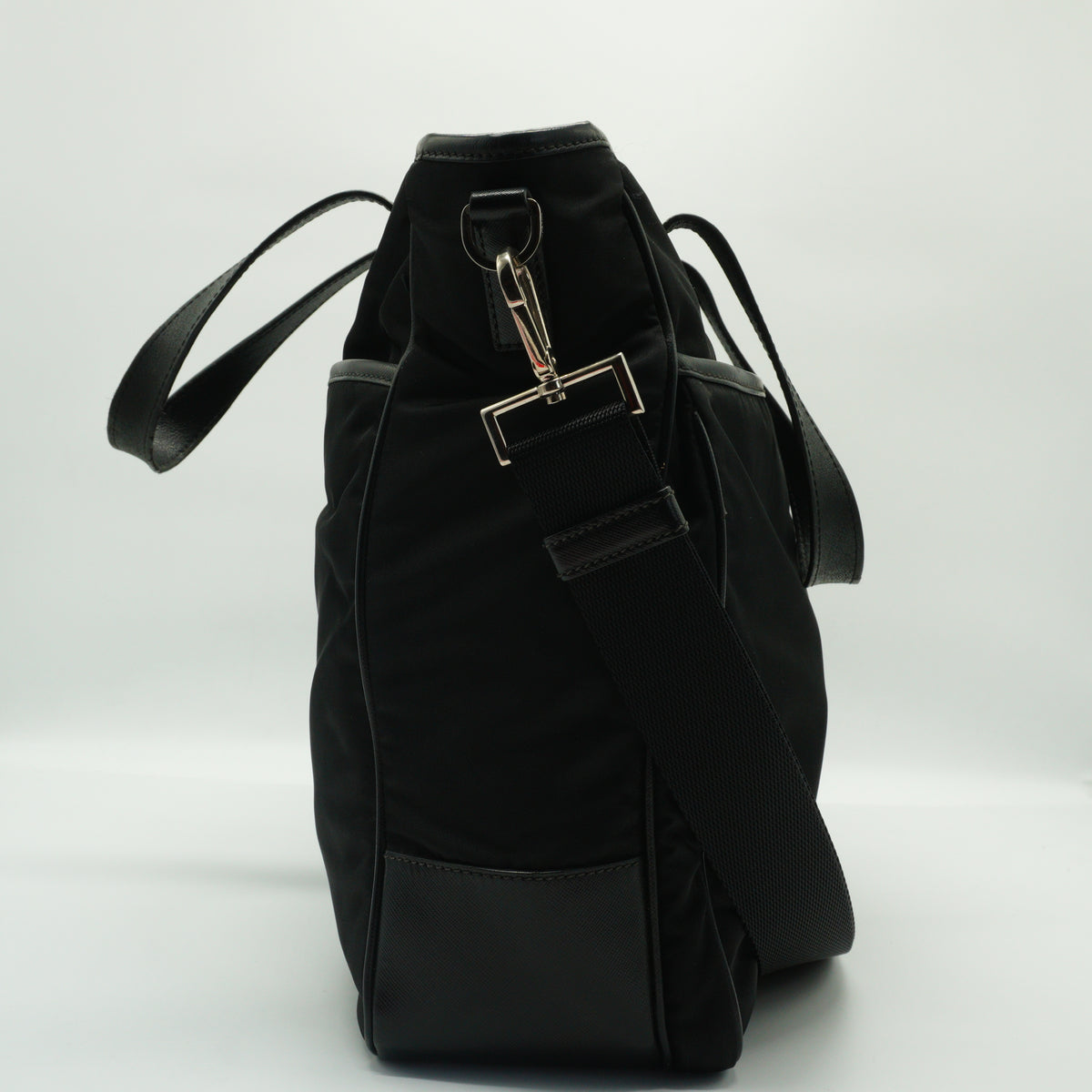 Louis Vuitton Beaubourg Messenger Bag MM GHW