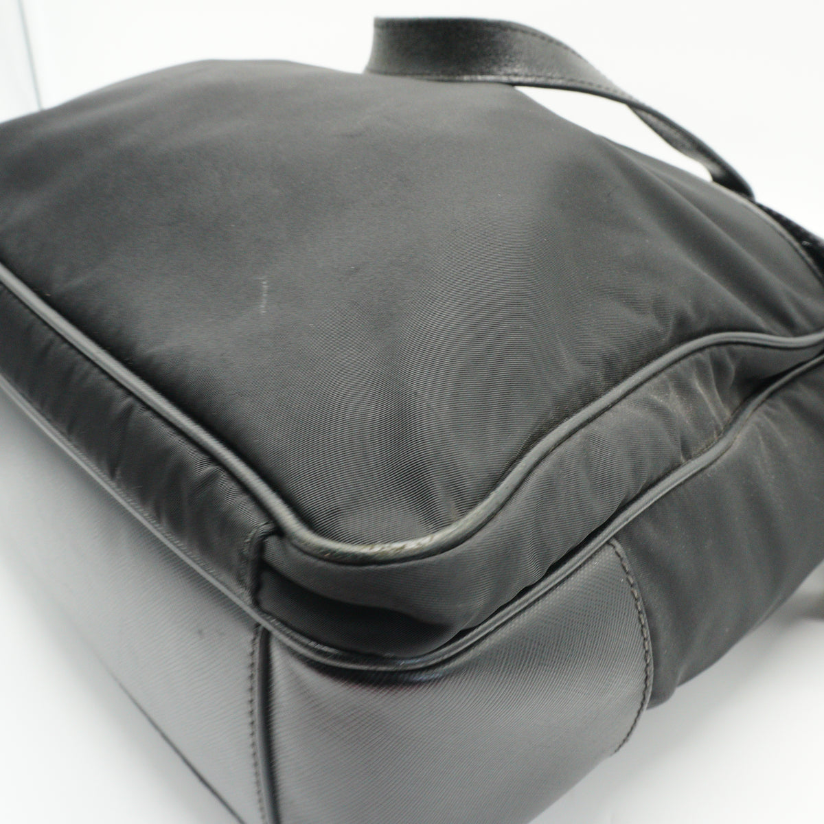 Louis Vuitton Beaubourg Messenger Bag MM GHW