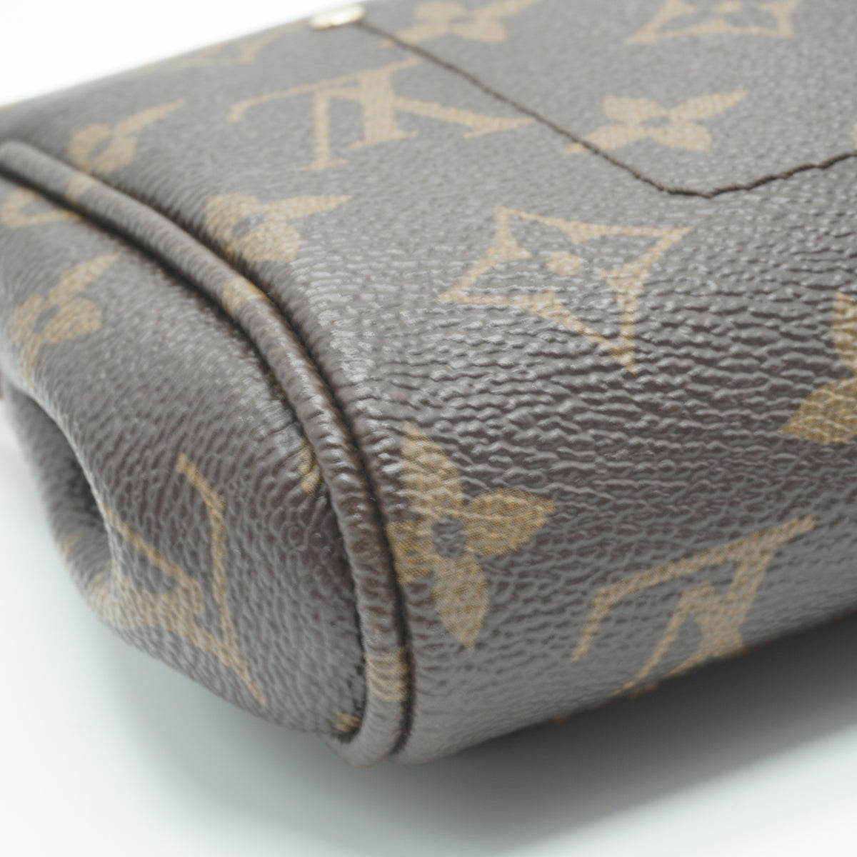 Louis Vuitton	Favorite MM Monogram Canvas Bag GHW