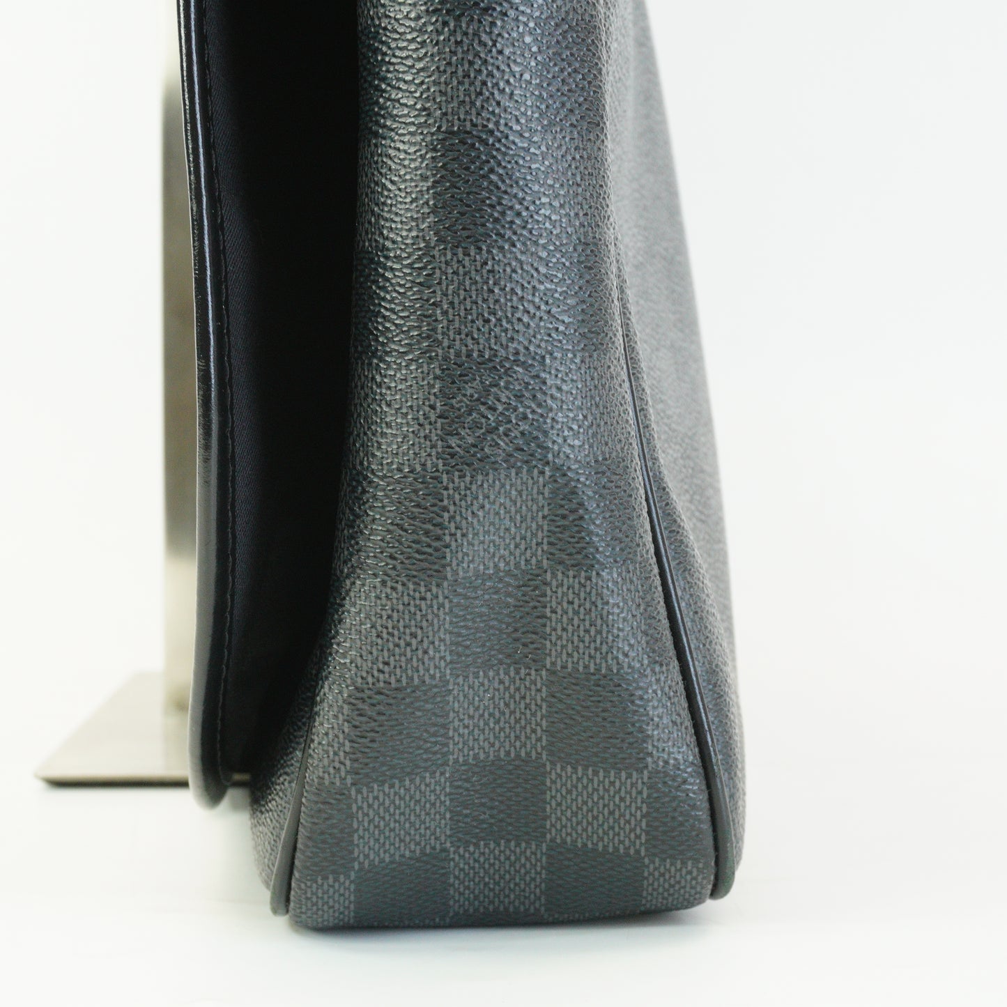 Louis Vuitton	 Damier Graphite Messenger Bag Dark Grey Medium SHW
