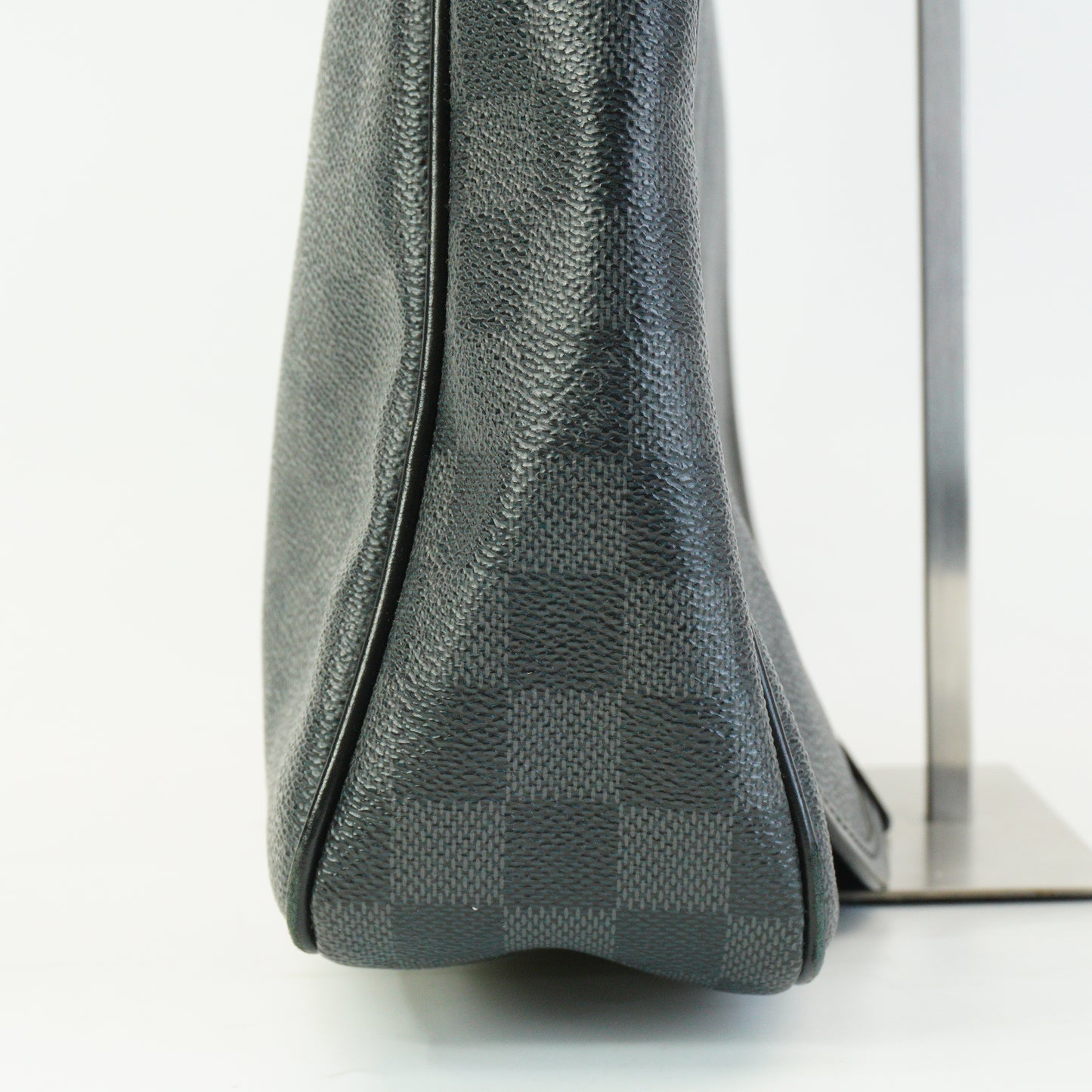 Louis Vuitton	 Damier Graphite Messenger Bag Dark Grey Medium SHW