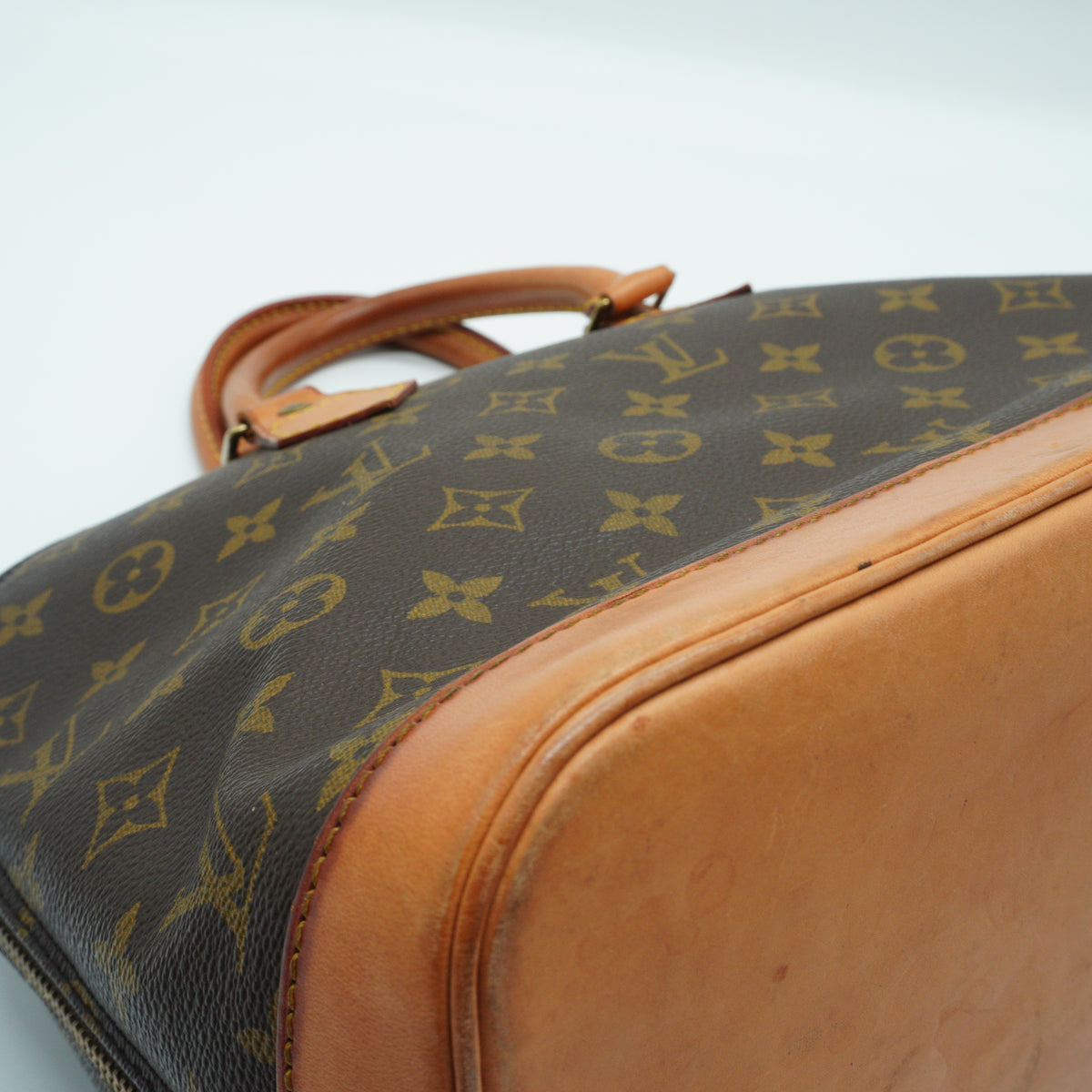 Louis Vuitton	Monogram Canvas Alma PM Medium GHW