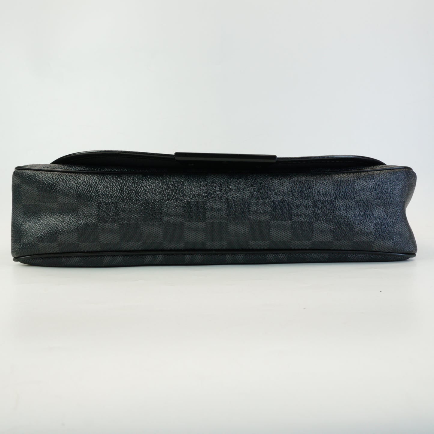 Louis Vuitton	 Damier Graphite Messenger Bag Dark Grey Medium SHW