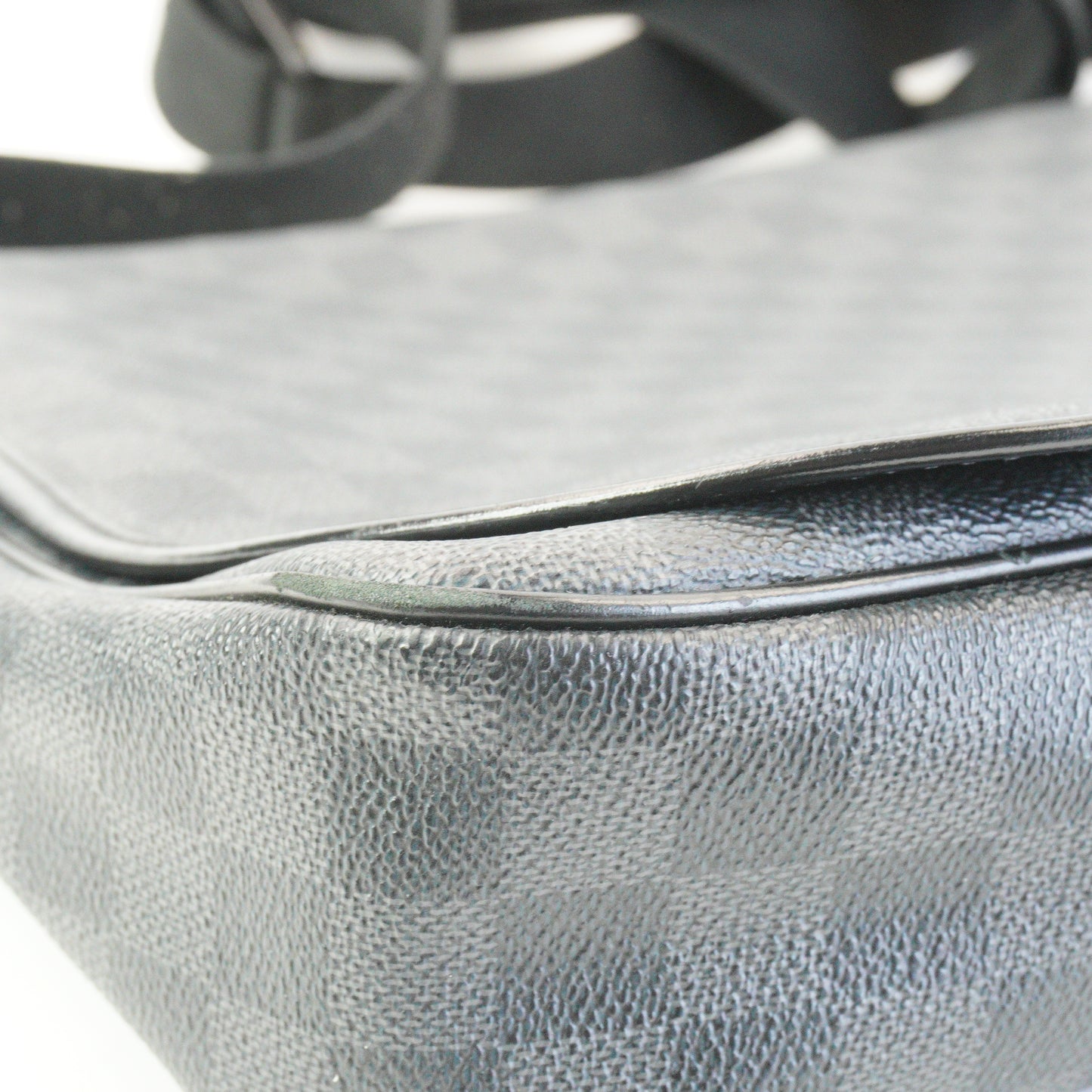 Louis Vuitton	 Damier Graphite Messenger Bag Dark Grey Medium SHW