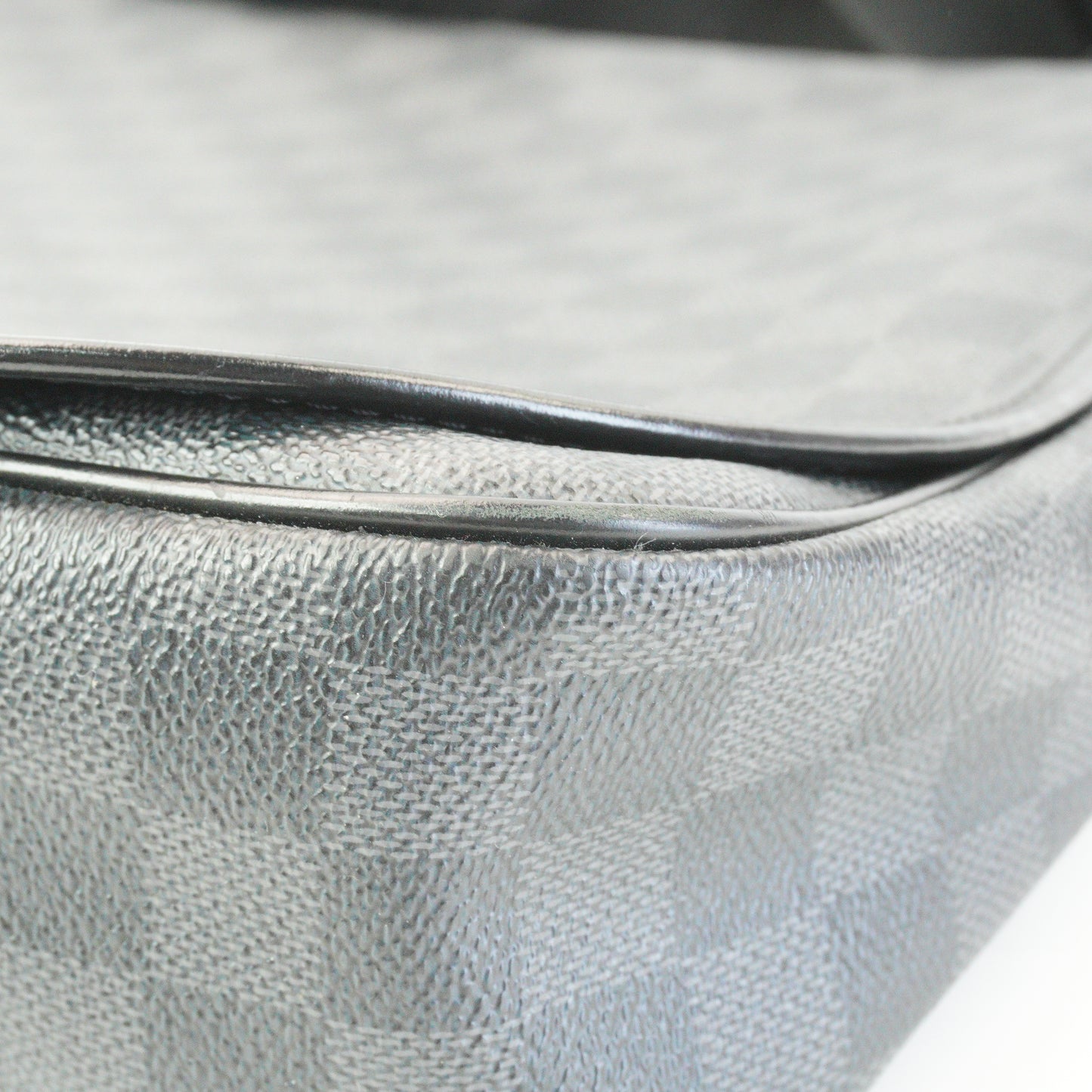 Louis Vuitton	 Damier Graphite Messenger Bag Dark Grey Medium SHW