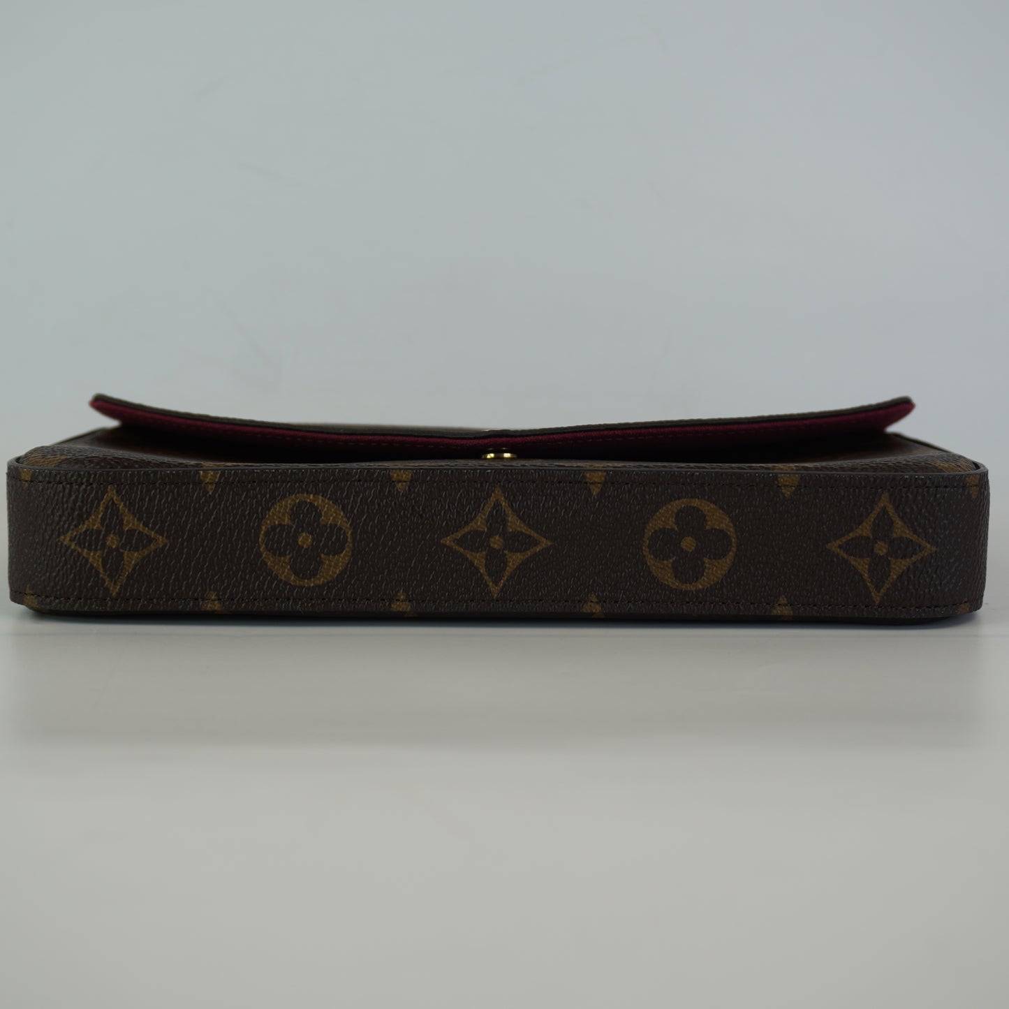 Louis Vuitton	Pochette Monogram