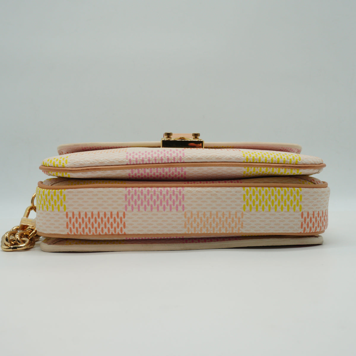 Louis Vuitton	Damierlicious Giant Pochette Metis East West bag Pastel Color Small GHW