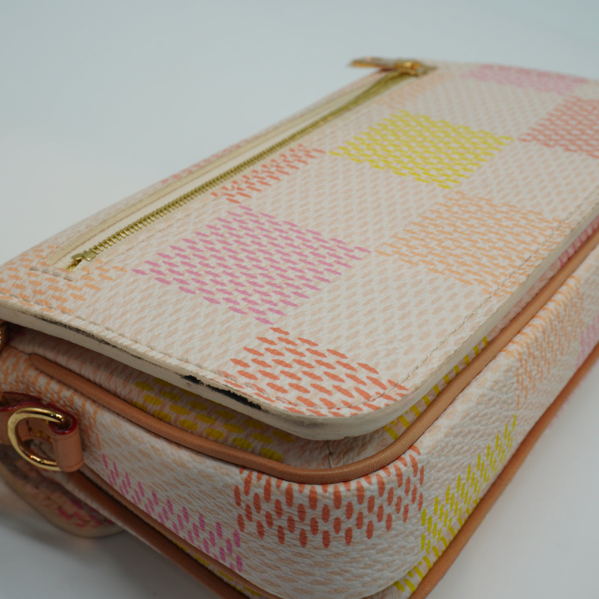 Louis Vuitton	Damierlicious Giant Pochette Metis East West bag Pastel Color Small GHW