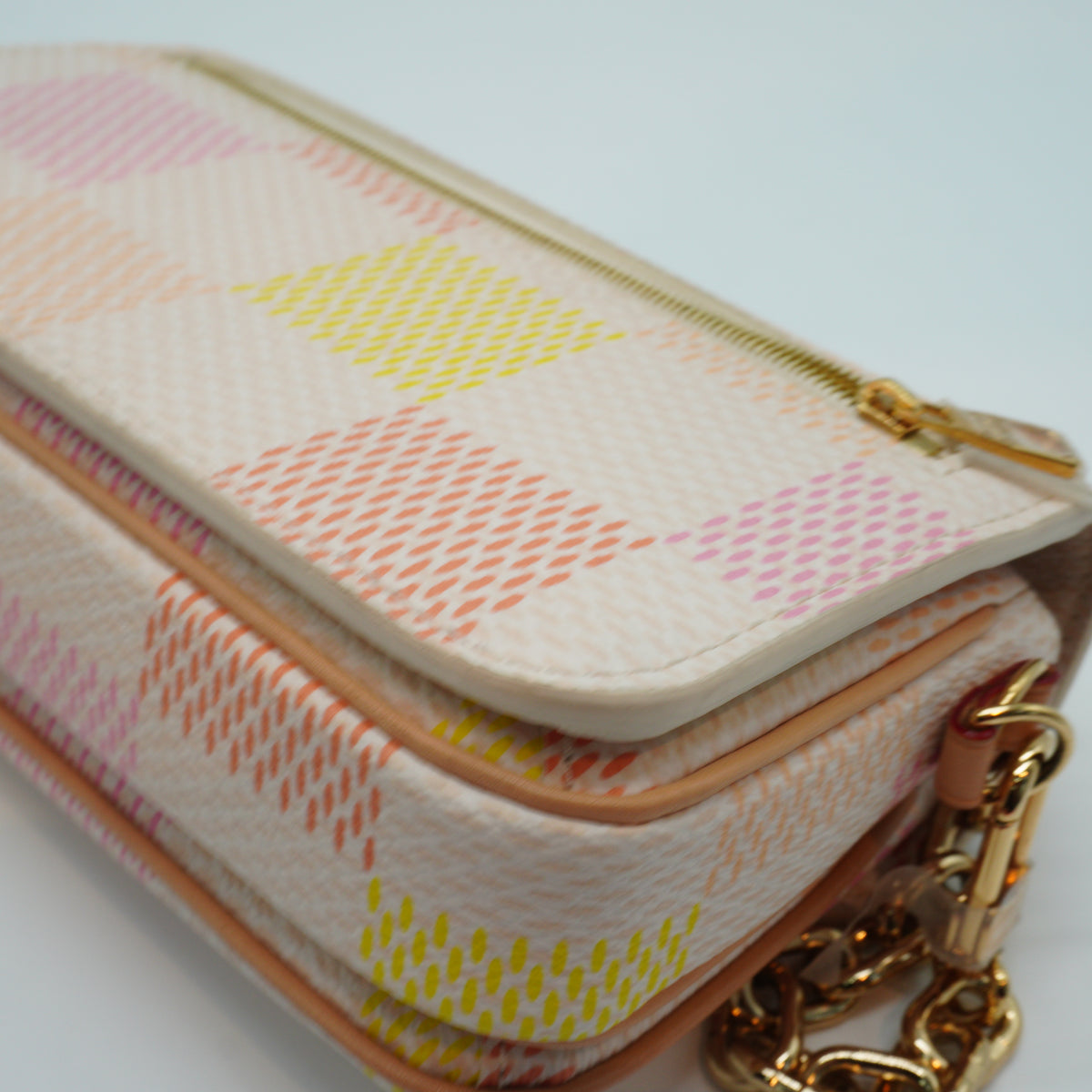 Louis Vuitton	Damierlicious Giant Pochette Metis East West bag Pastel Color Small GHW