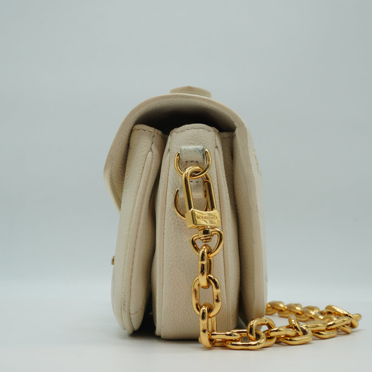 Louis Vuitton	Pochette Métis East West bag in the latte and bubble tea bicolour Small GHW