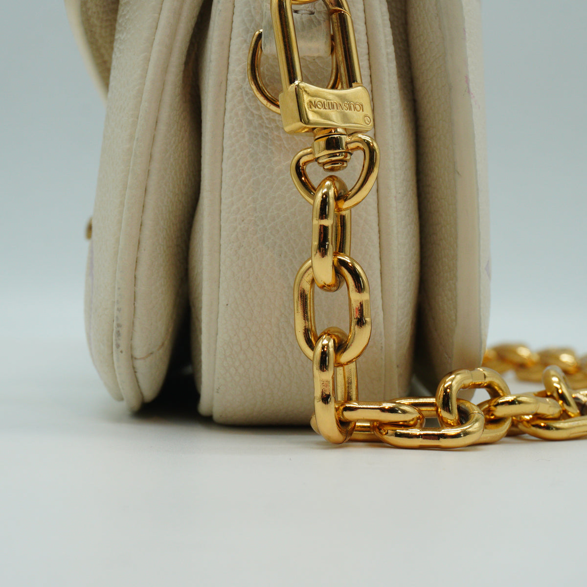 Louis Vuitton	Pochette Métis East West bag in the latte and bubble tea bicolour Small GHW