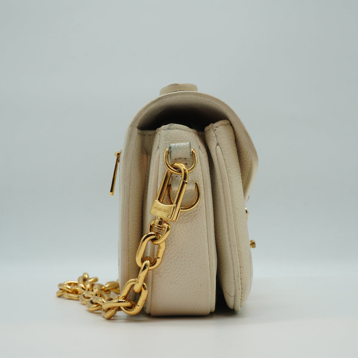Louis Vuitton	Pochette Métis East West bag in the latte and bubble tea bicolour Small GHW