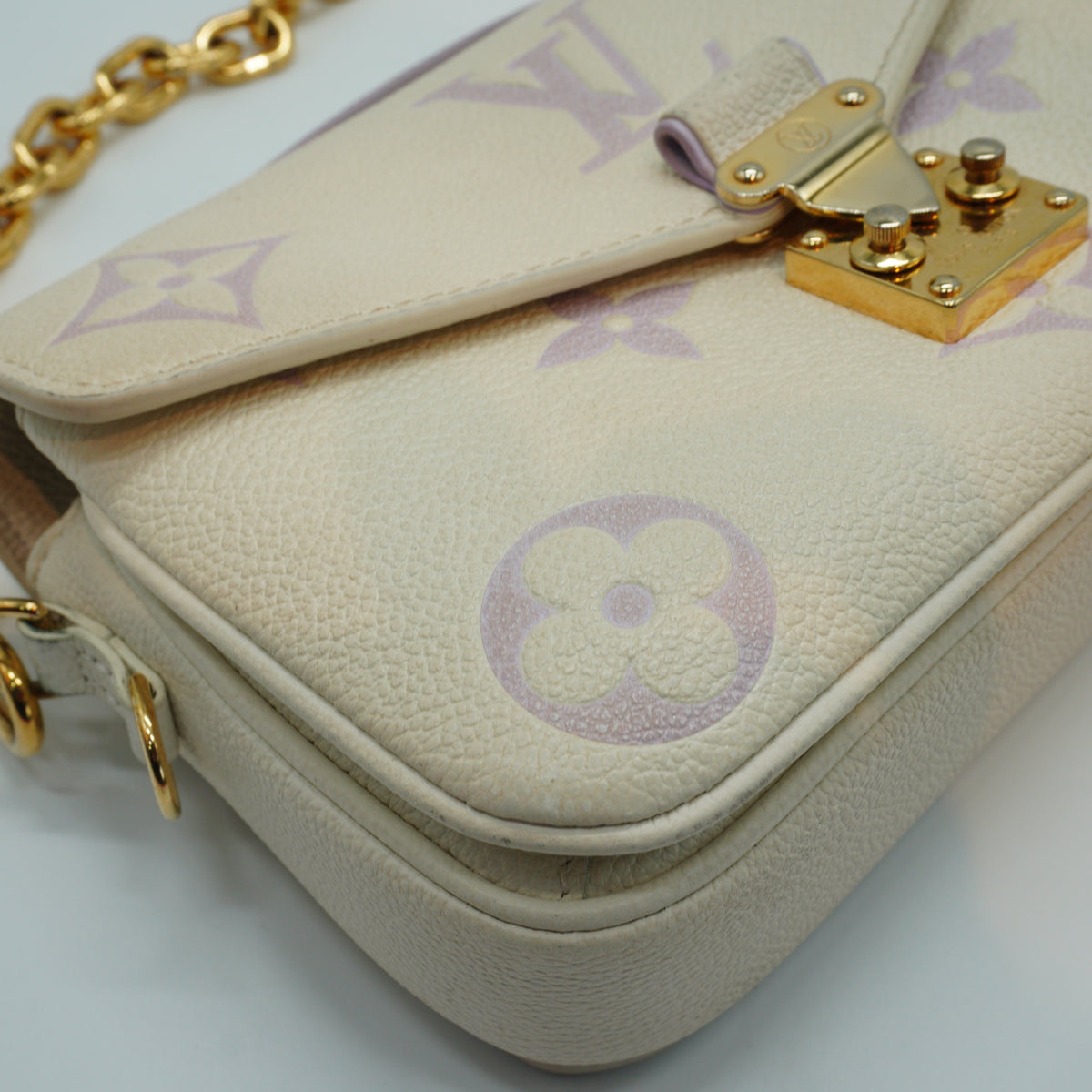 Louis Vuitton	Pochette Métis East West bag in the latte and bubble tea bicolour Small GHW