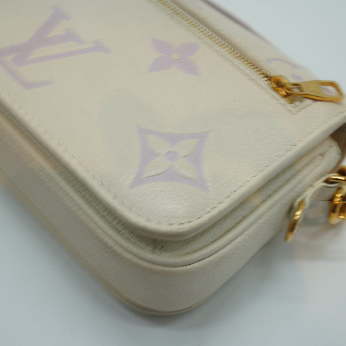 Louis Vuitton	Pochette Métis East West bag in the latte and bubble tea bicolour Small GHW