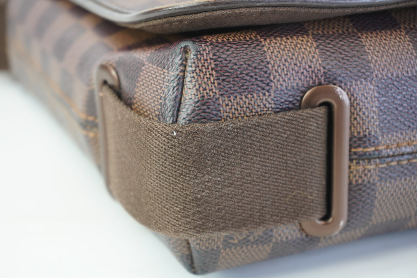 Louis Vuitton	Damier Brooklyn PM Messenger Bag