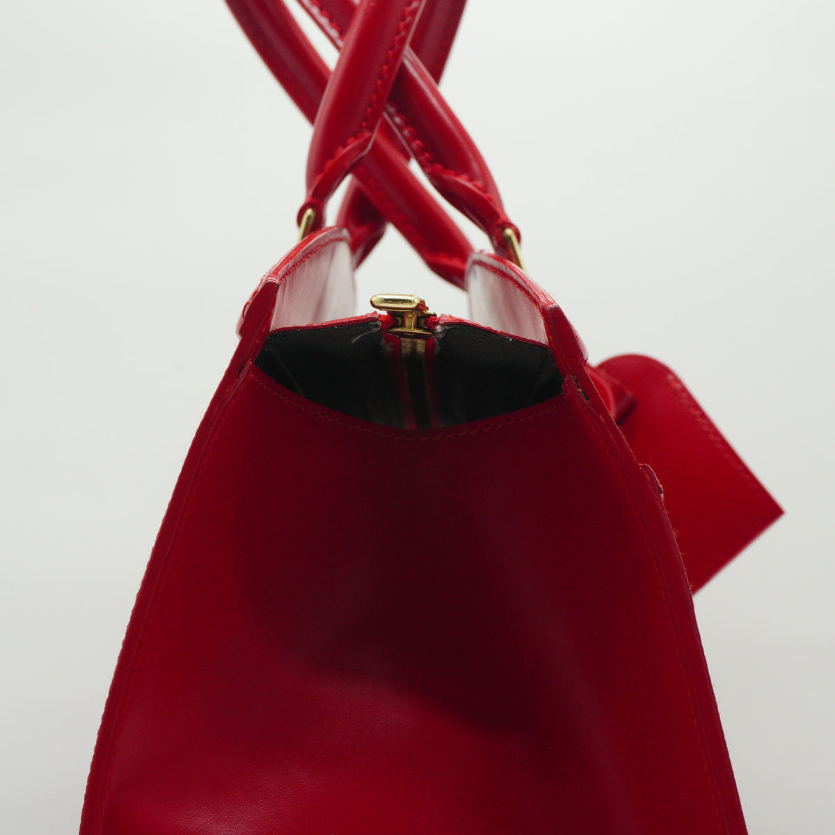Louis Vuitton	Epi Riviera Bag Red GHW Medium