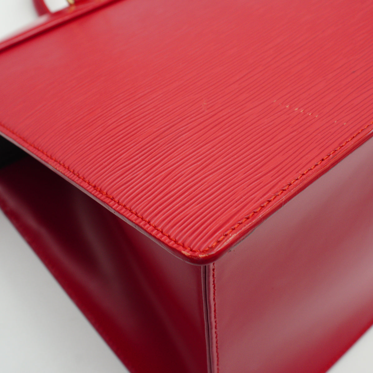 Louis Vuitton	Epi Riviera Bag Red GHW Medium