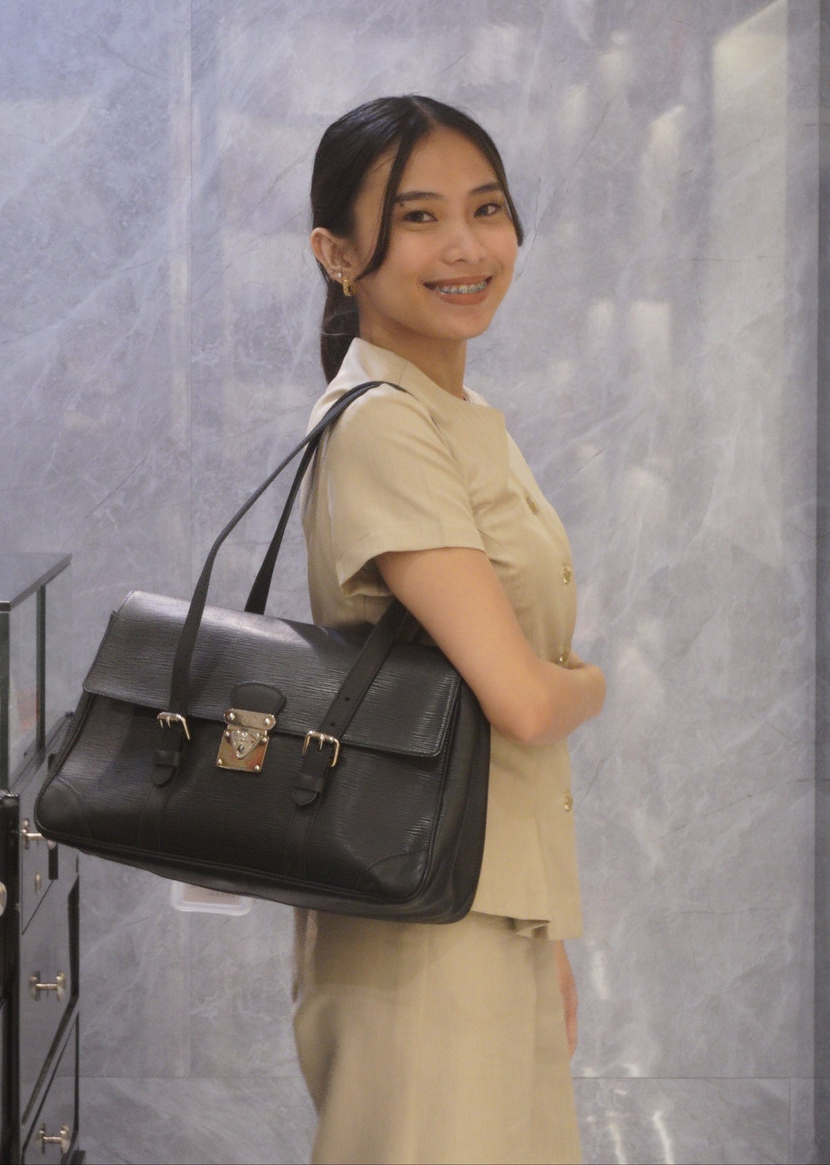 Louis Vuitton	Epi Segur MM Tote SHW Black