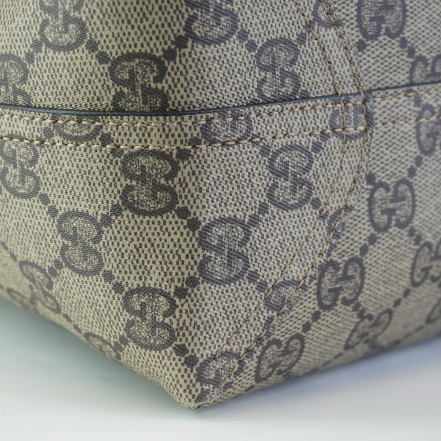 Gucci GG Supreme Reversible Tote Beige/Black