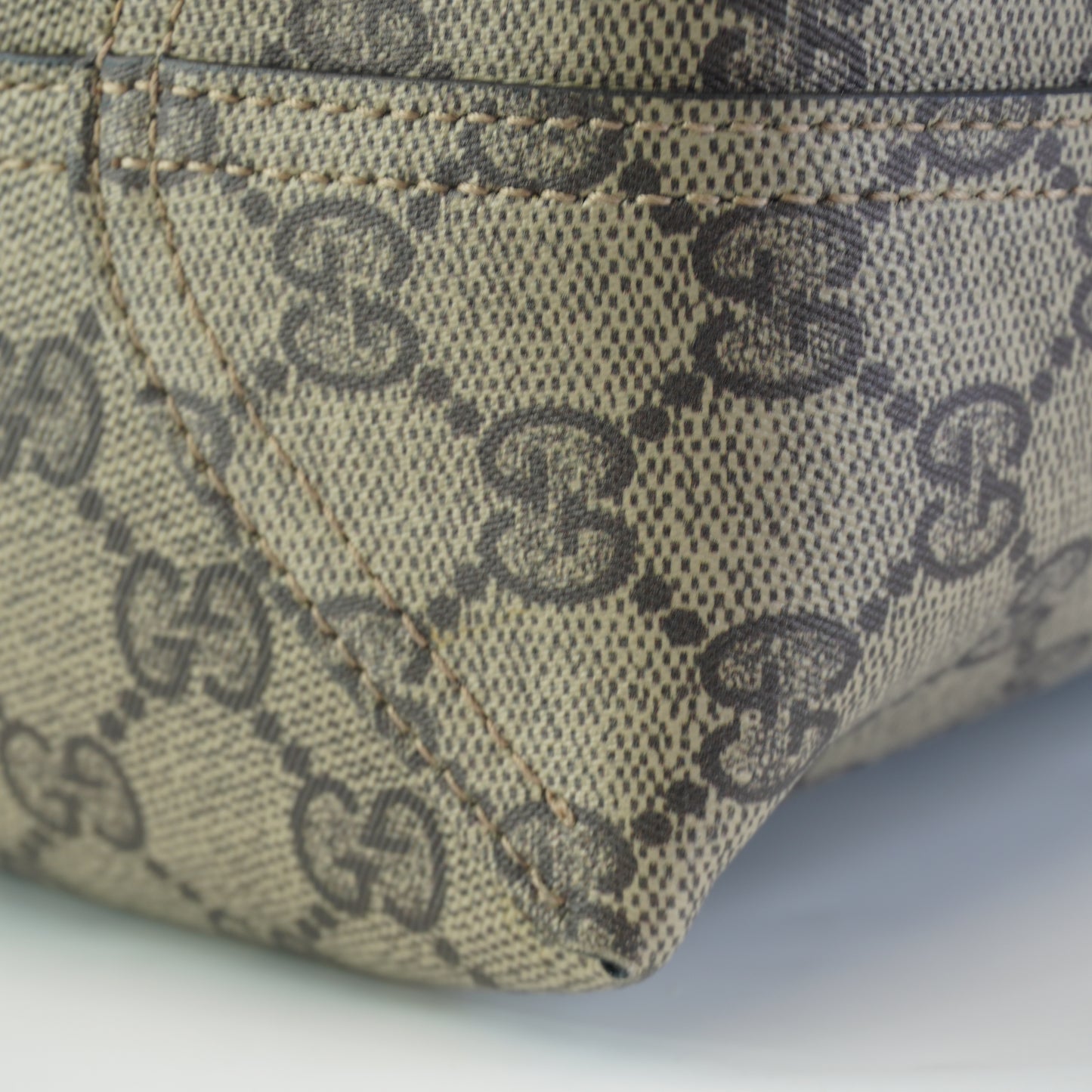Gucci GG Supreme Reversible Tote Beige/Black