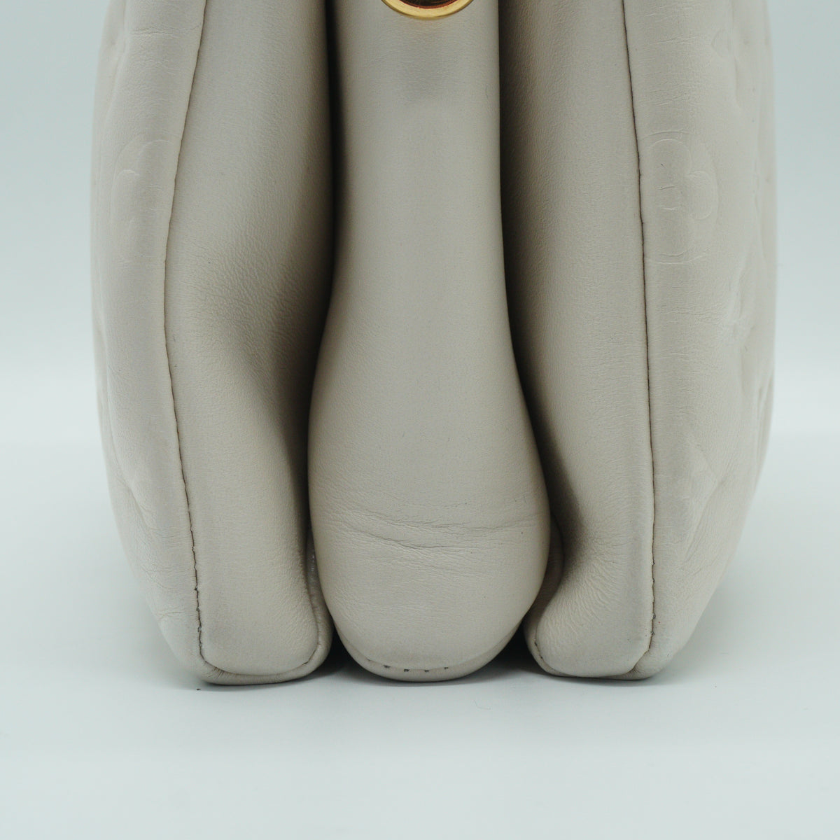 Louis Vuitton	Coussin PM Puffy Lambskin White Medium GHW