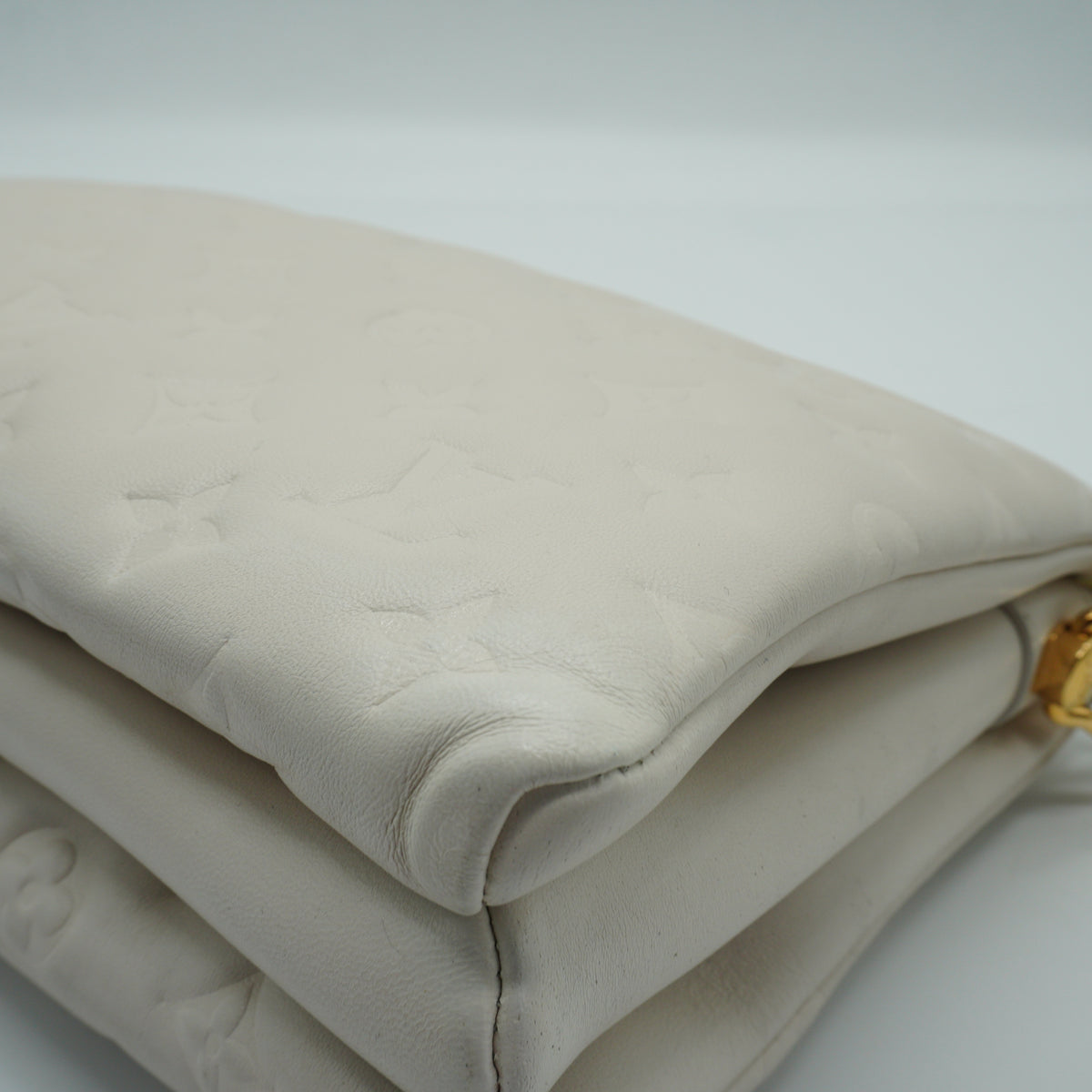 Louis Vuitton	Coussin PM Puffy Lambskin White Medium GHW