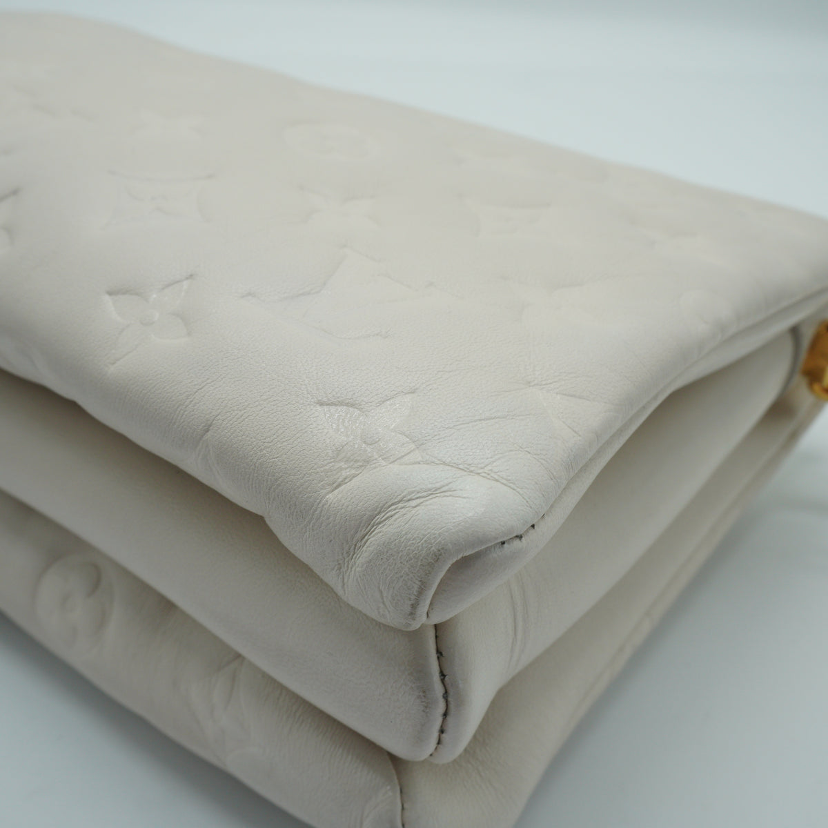 Louis Vuitton	Coussin PM Puffy Lambskin White Medium GHW