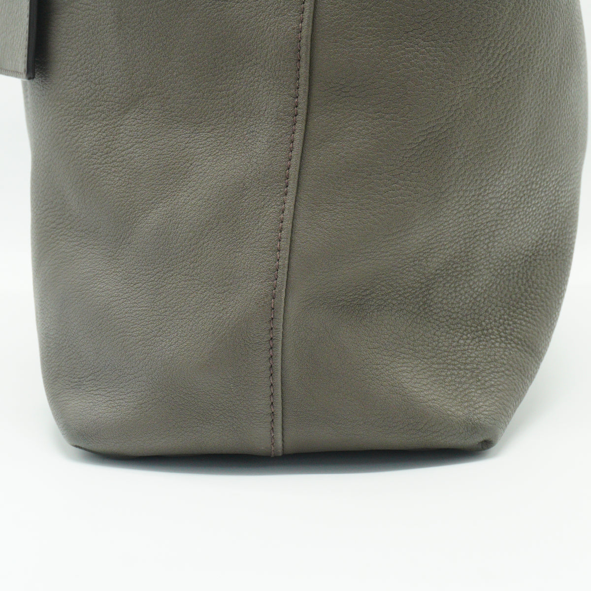 Prada	Vitello Daino Large Tote bag Argilla MW