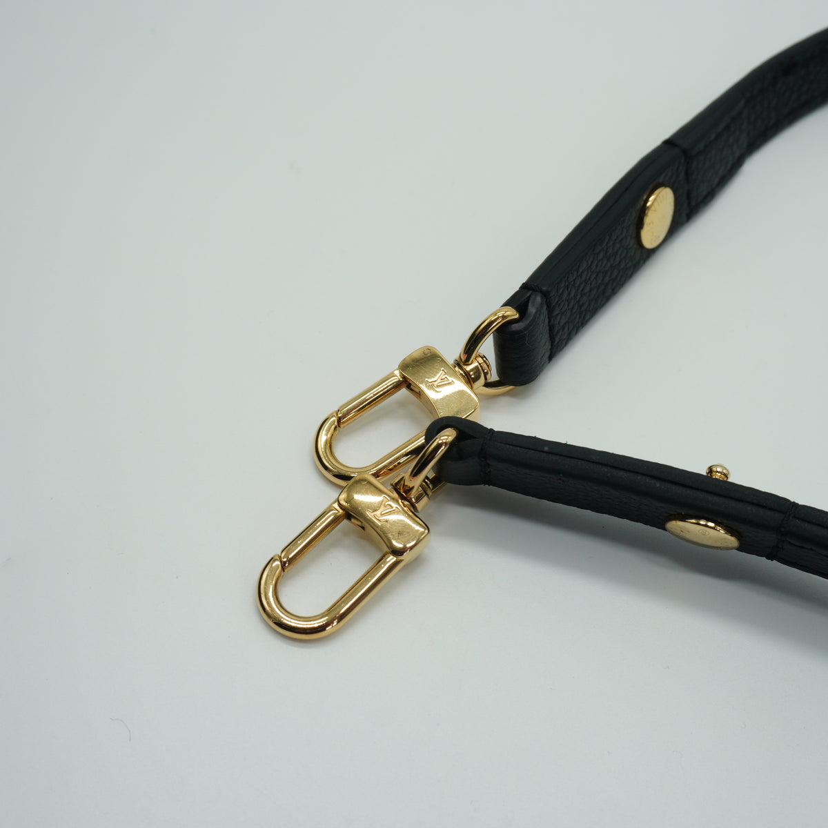 Louis Vuitton	Pochette Liv Monogram Small Black GHW