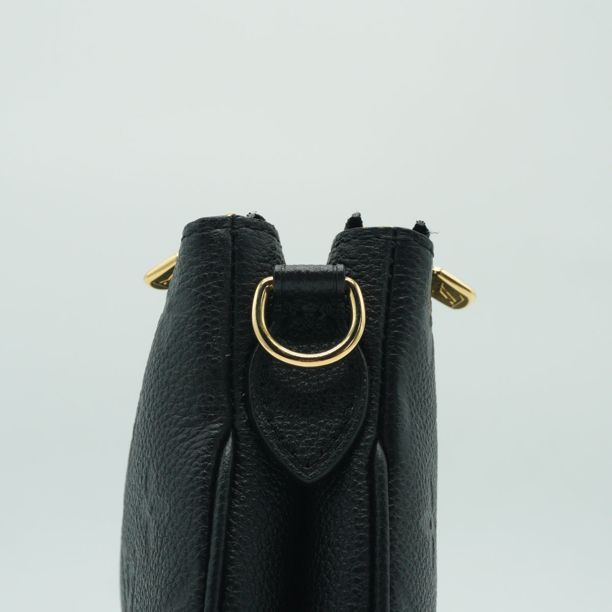 Louis Vuitton	Pochette Liv Monogram Small Black GHW