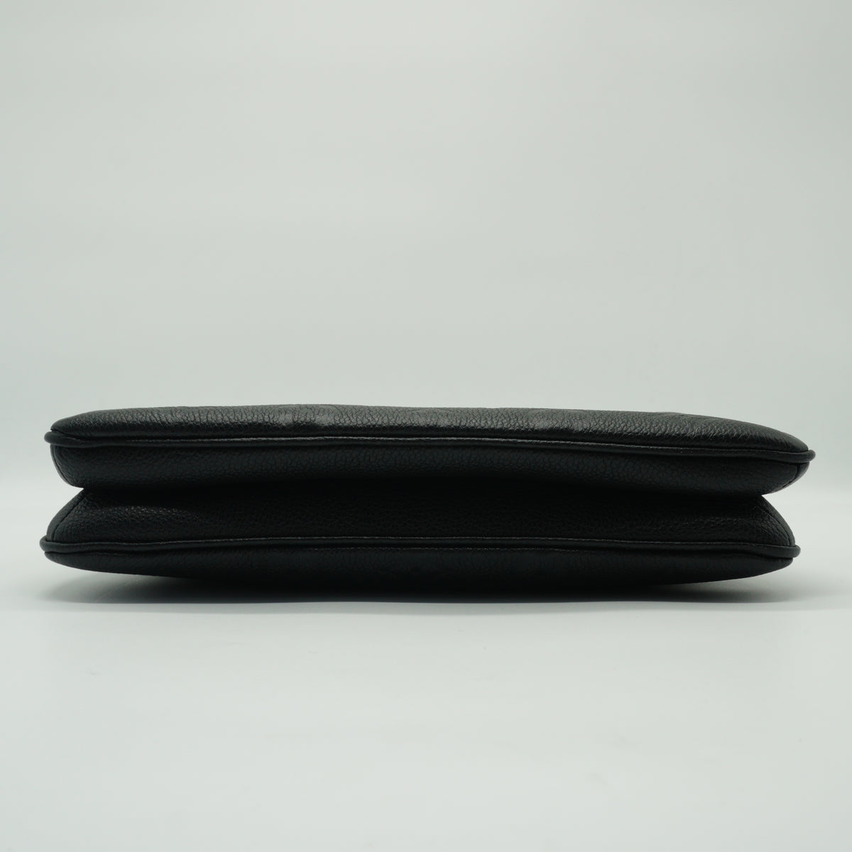 Louis Vuitton	Pochette Liv Monogram Small Black GHW