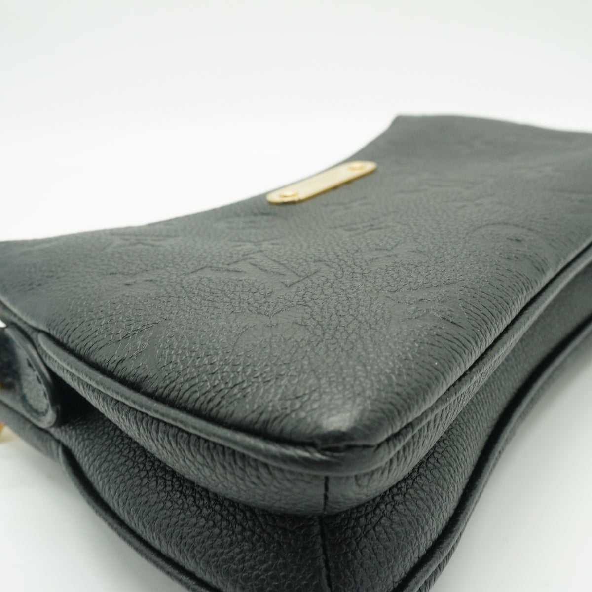 Louis Vuitton	Pochette Liv Monogram Small Black GHW