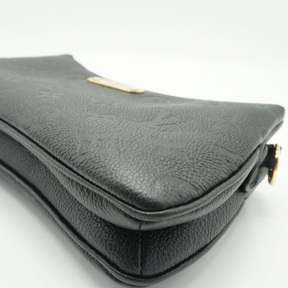 Louis Vuitton	Pochette Liv Monogram Small Black GHW