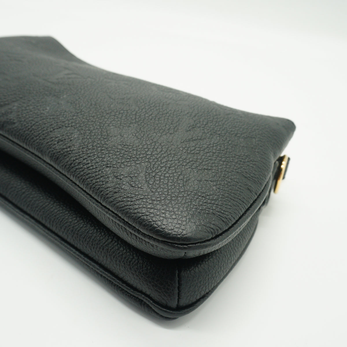 Louis Vuitton	Pochette Liv Monogram Small Black GHW