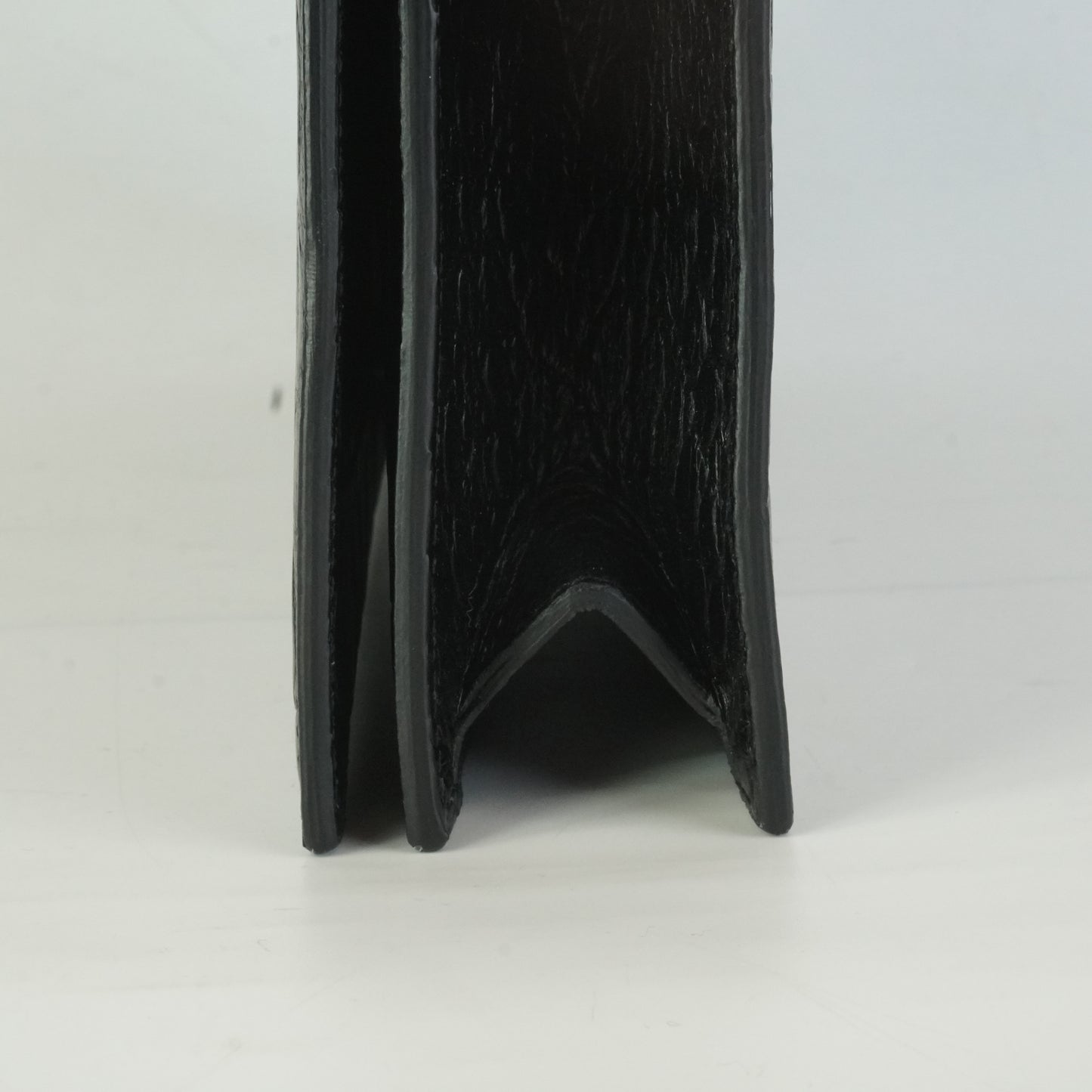 YSL	Croc-Embossed Clutch Black