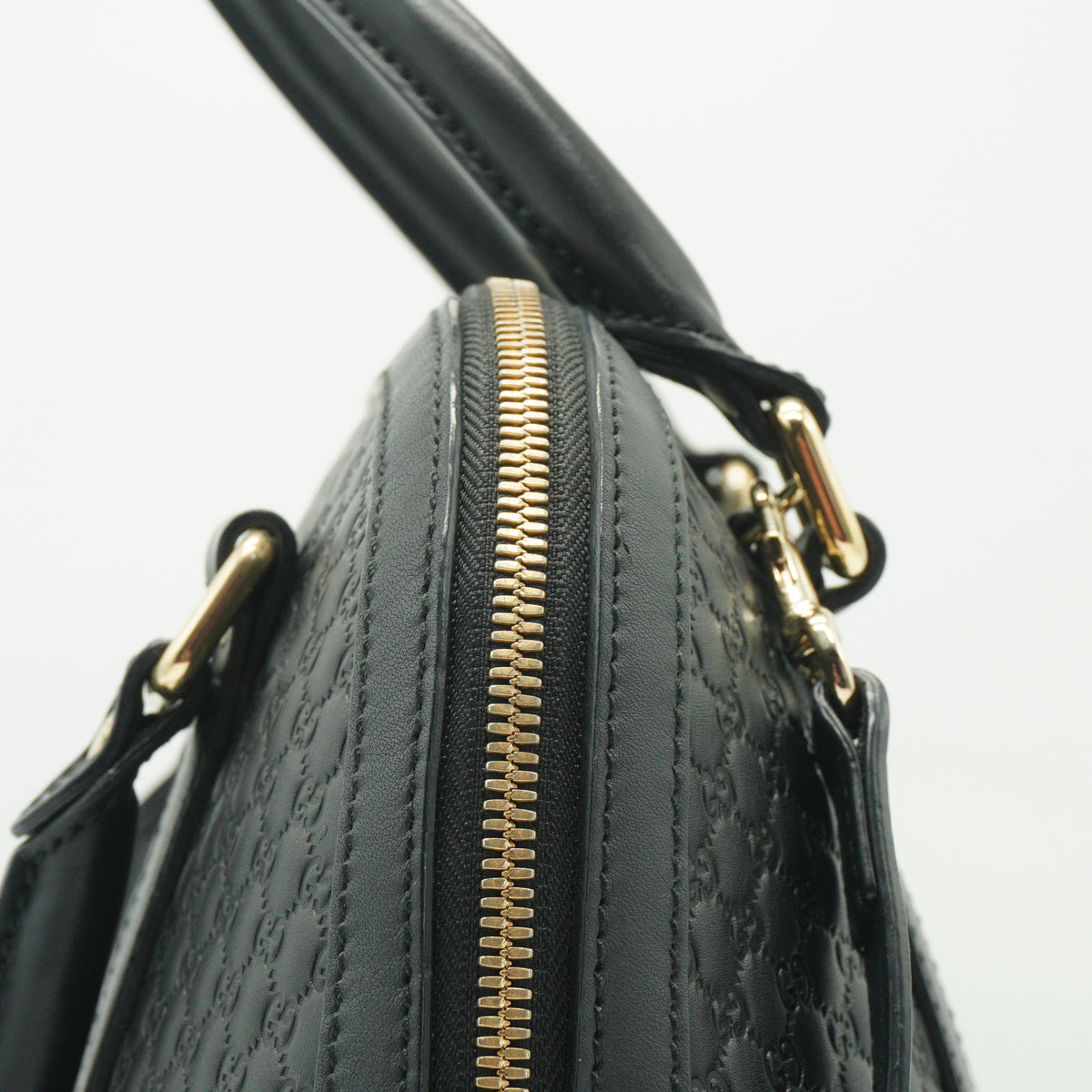 Gucci	Microguccissima Dome Bag Black medium GHW