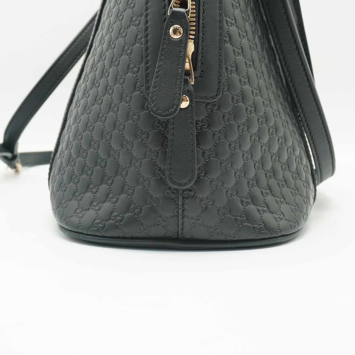Gucci	Microguccissima Dome Bag Black medium GHW