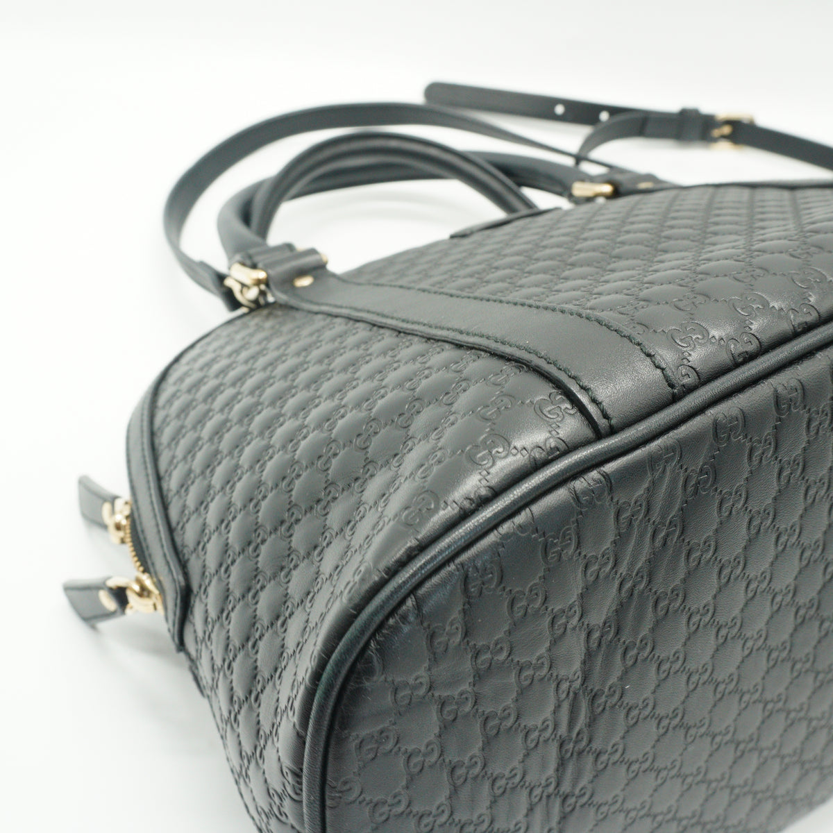 Gucci	Microguccissima Dome Bag Black medium GHW