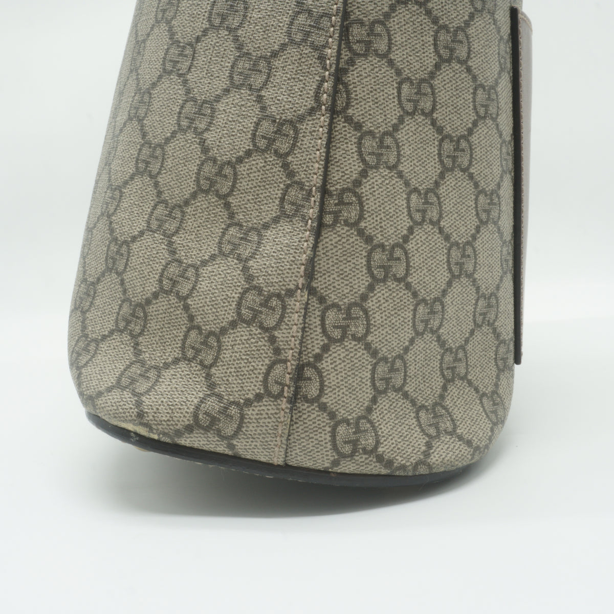 Gucci	GG Supreme Linea A  Hobo Bag Medium GHW