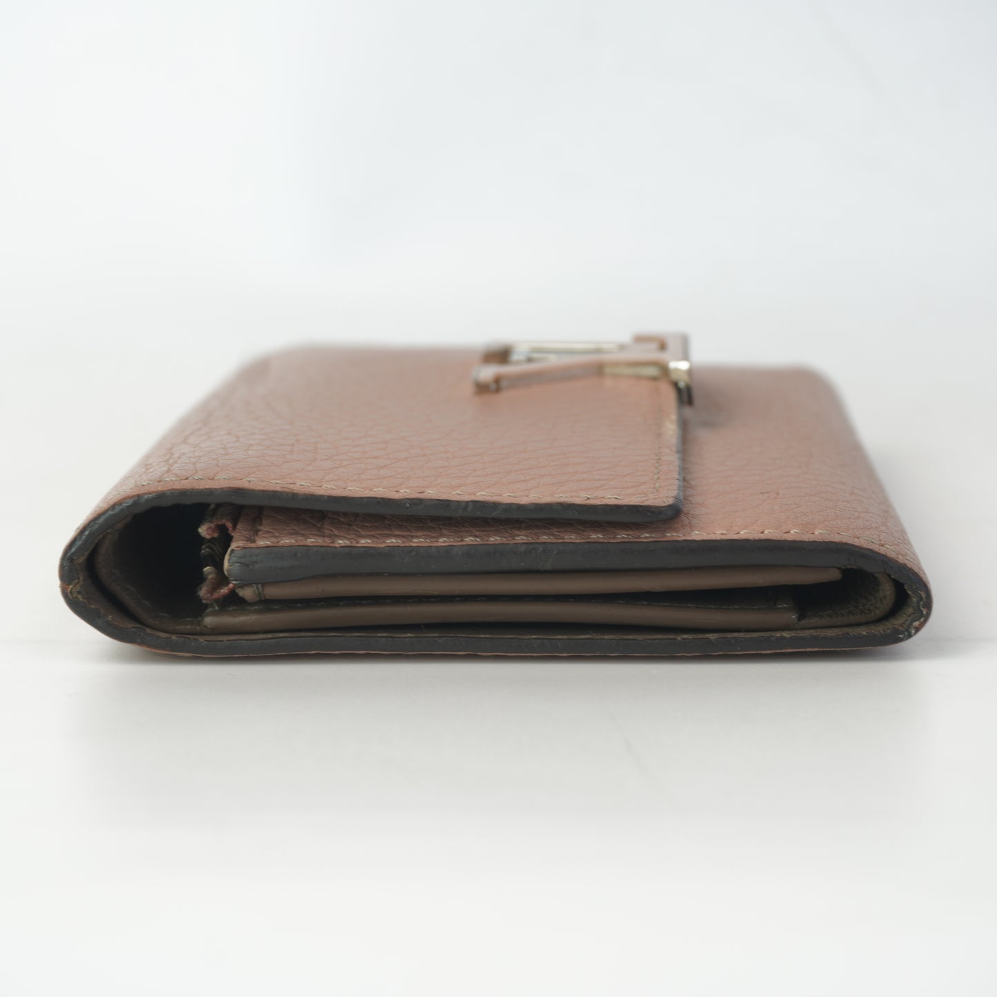 Louis Vuitton	Capucines Compact Wallet Nude