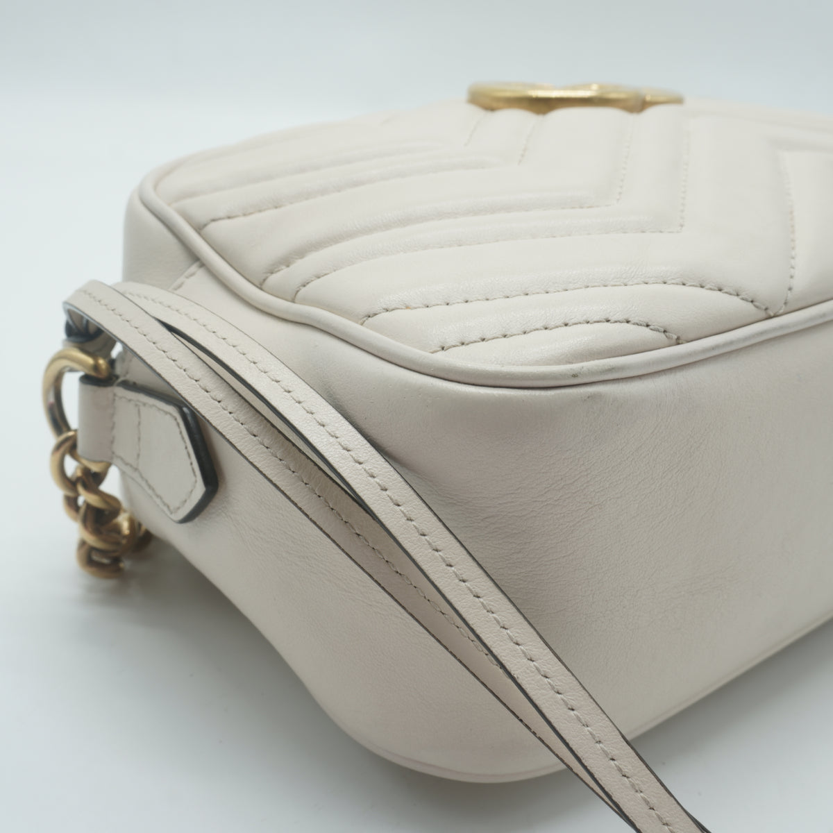 Gucci	GG Marmont Camera Bag white Small