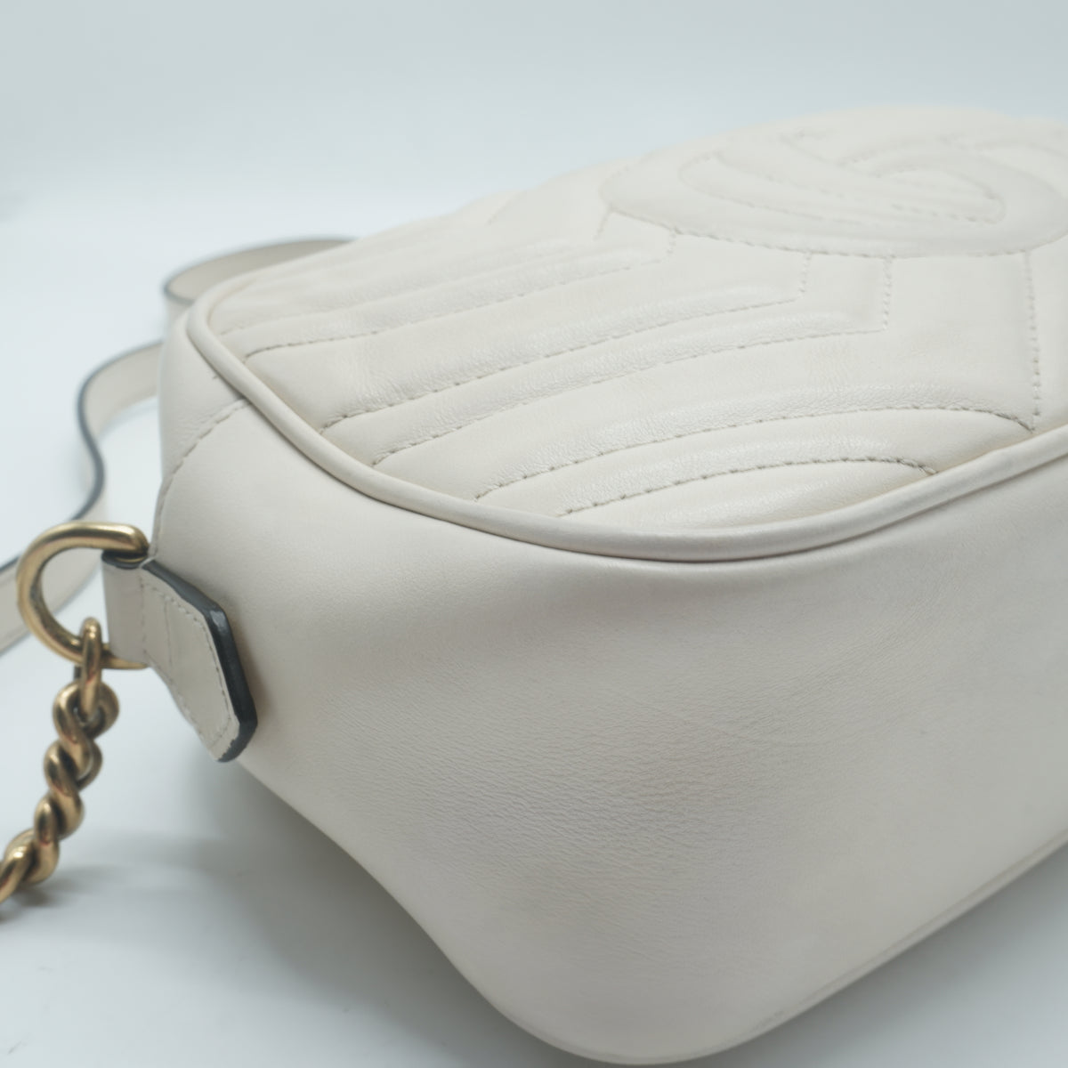 Gucci	GG Marmont Camera Bag white Small