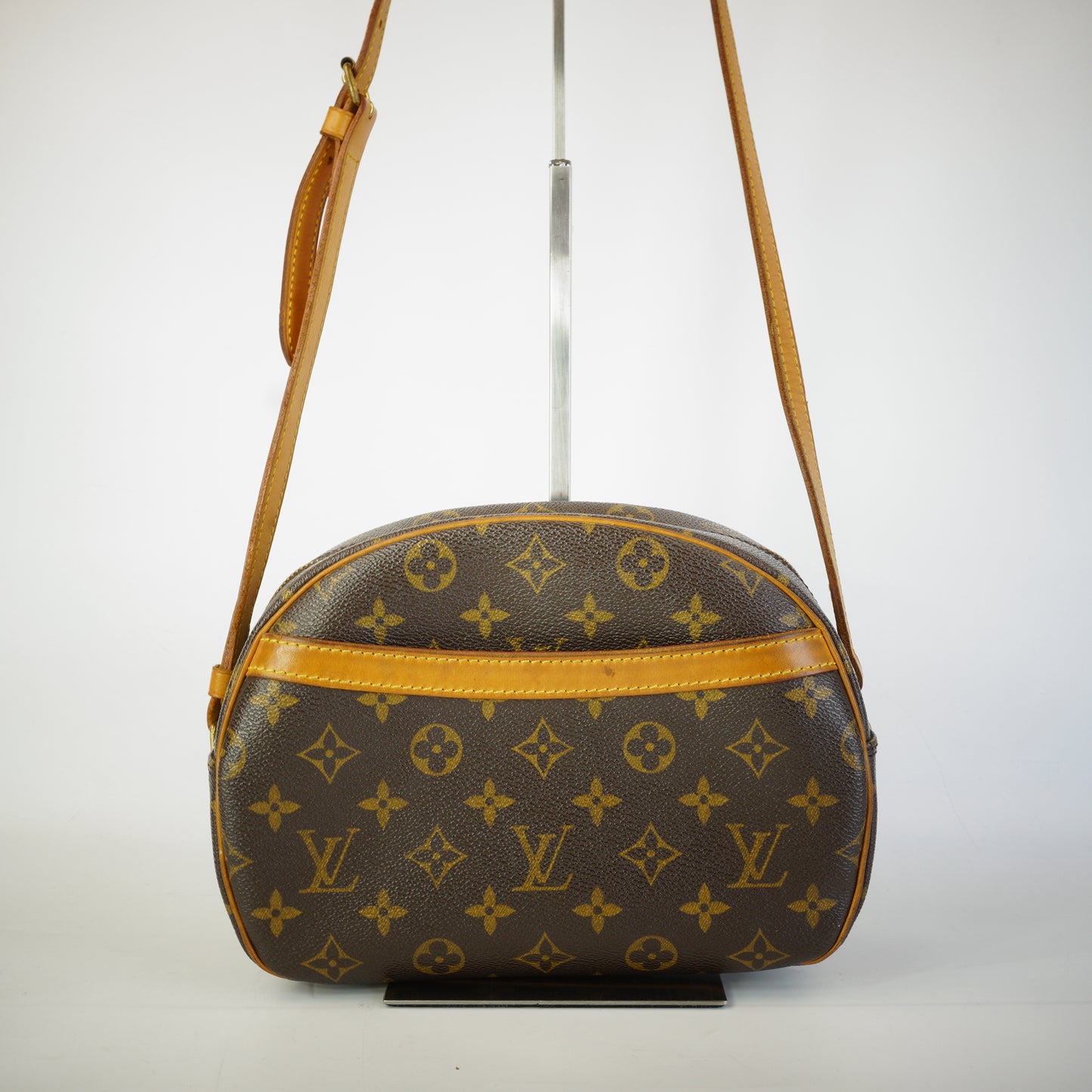 Louis Vuitton	Monogram Blois