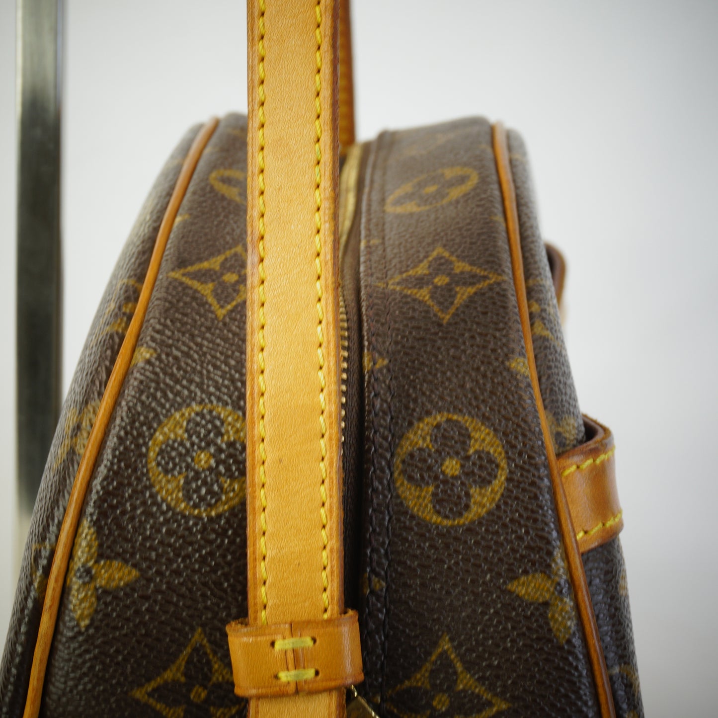 Louis Vuitton	Monogram Blois