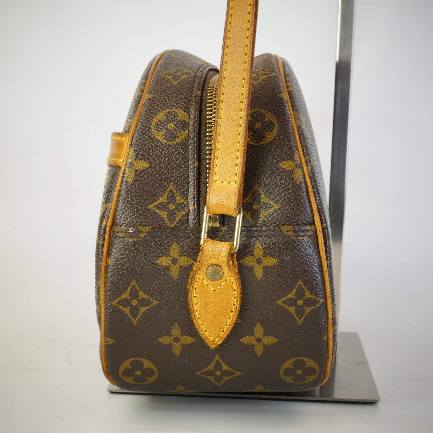 Louis Vuitton	Monogram Blois