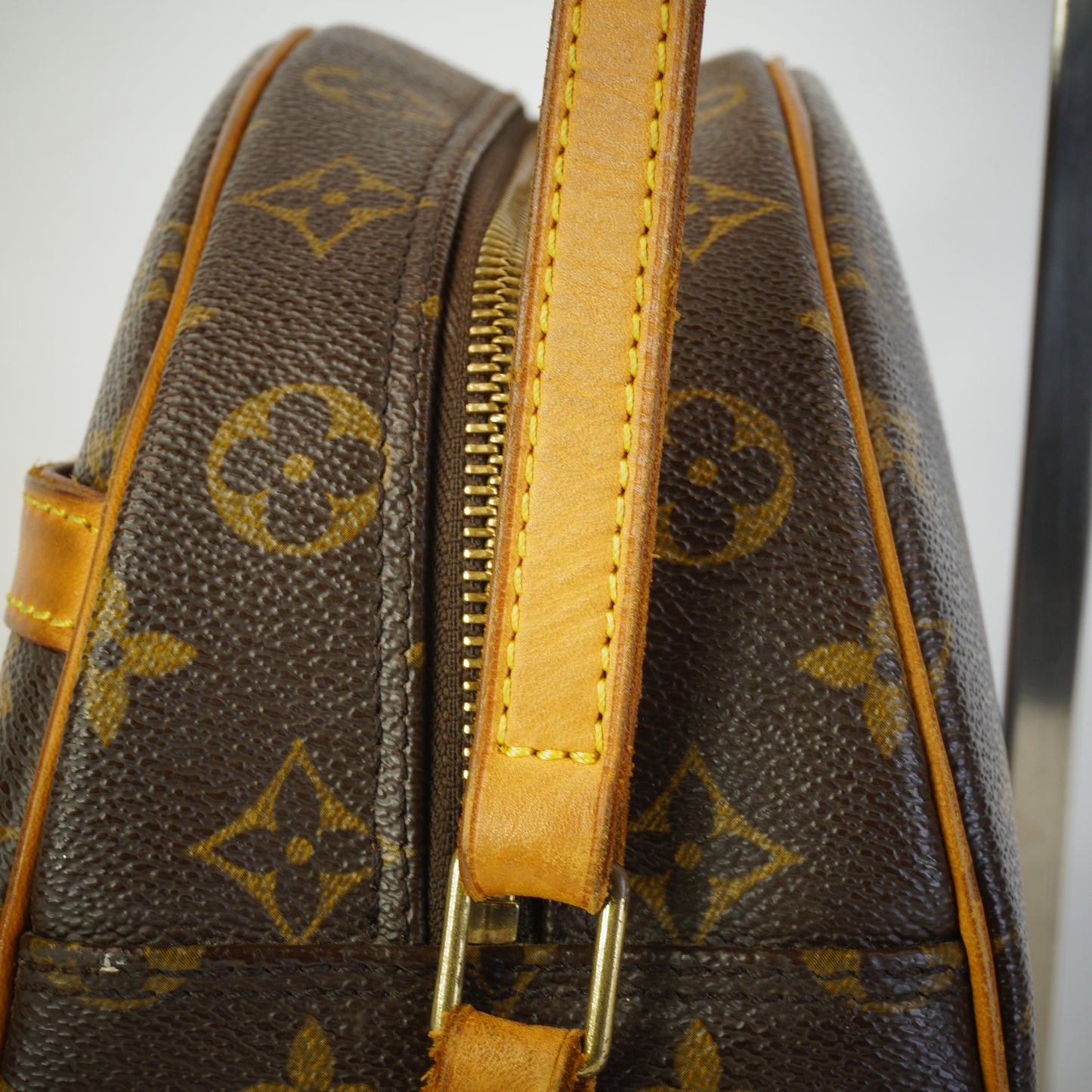 Louis Vuitton	Monogram Blois