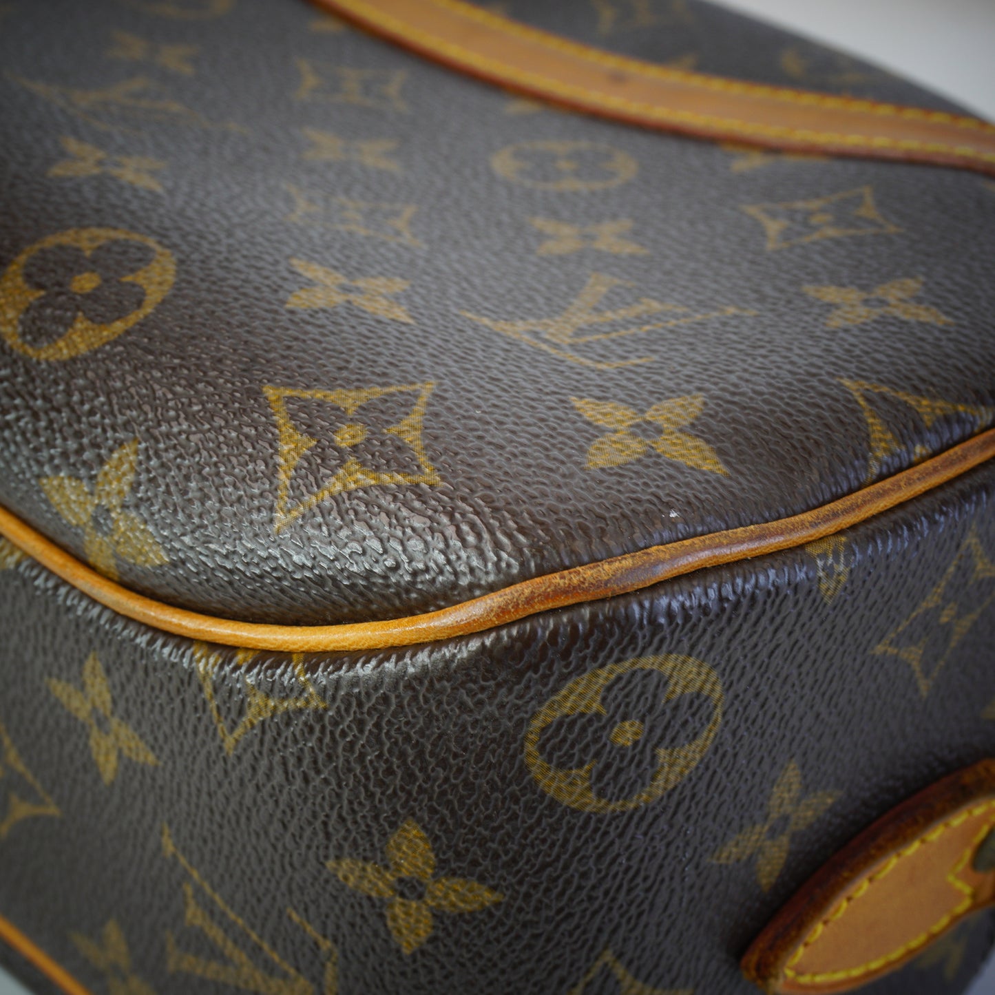 Louis Vuitton	Monogram Blois