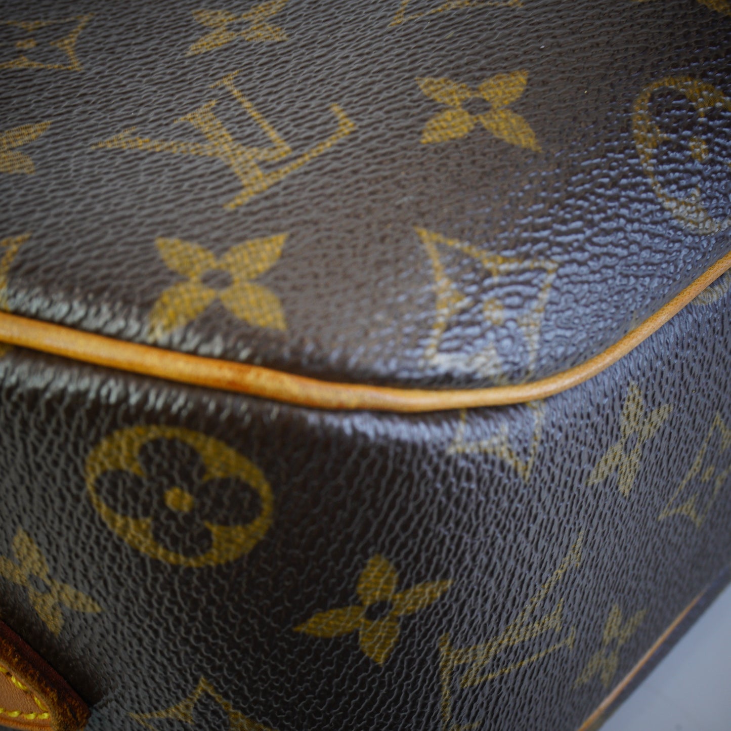 Louis Vuitton	Monogram Blois